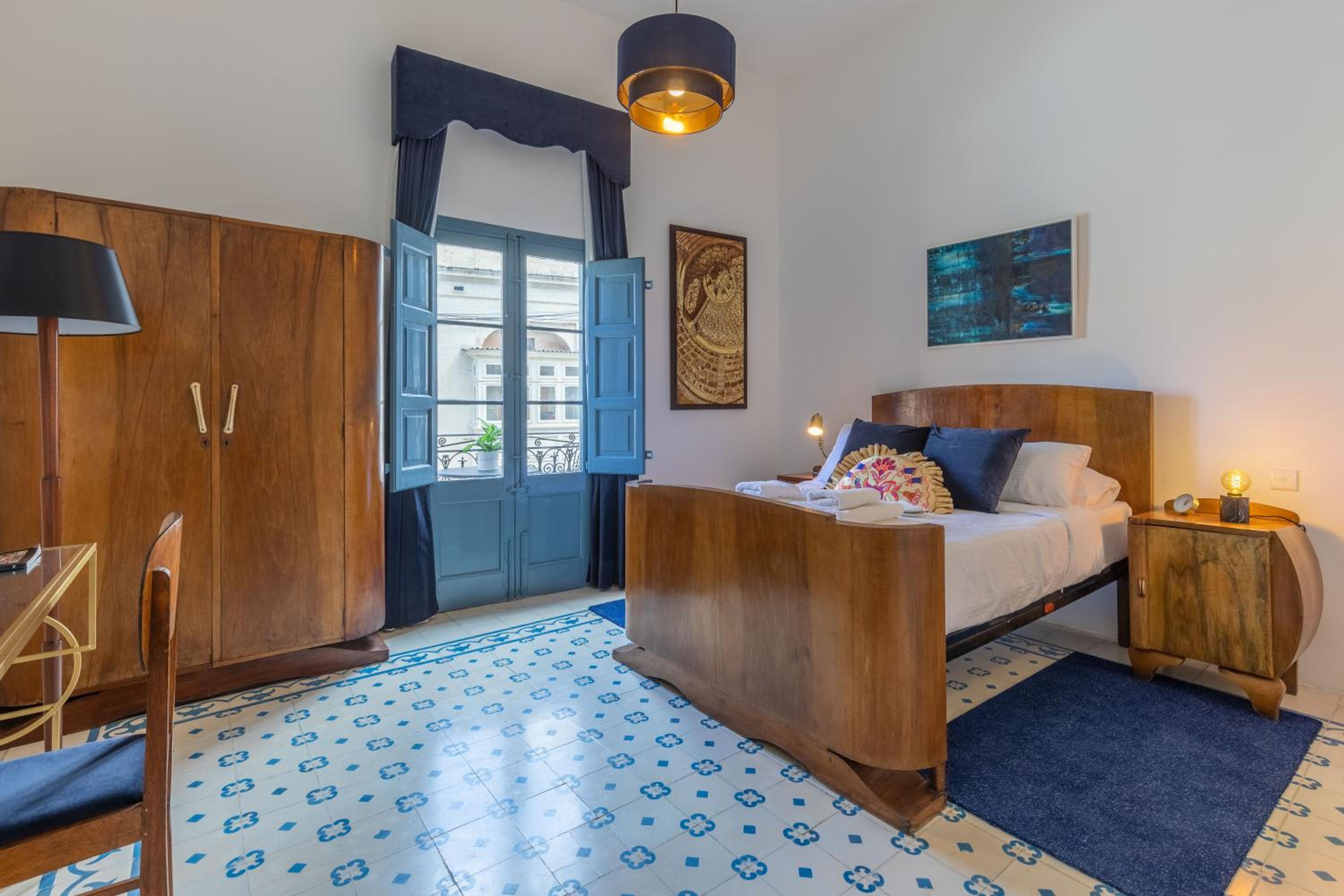 Deluxe Double Room with Balcony - Photo 2