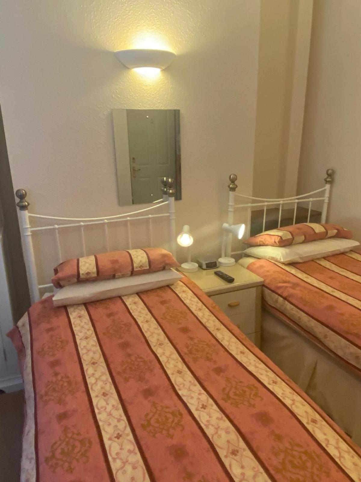 Small Twin Room photo 2