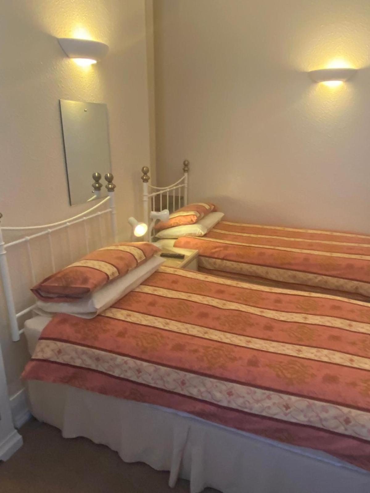 Small Twin Room photo 3