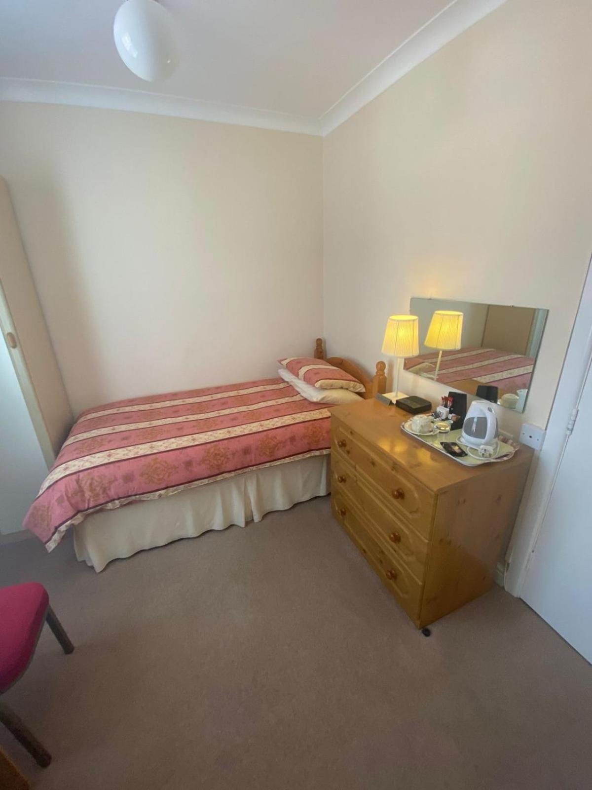 Small Single Room photo 1