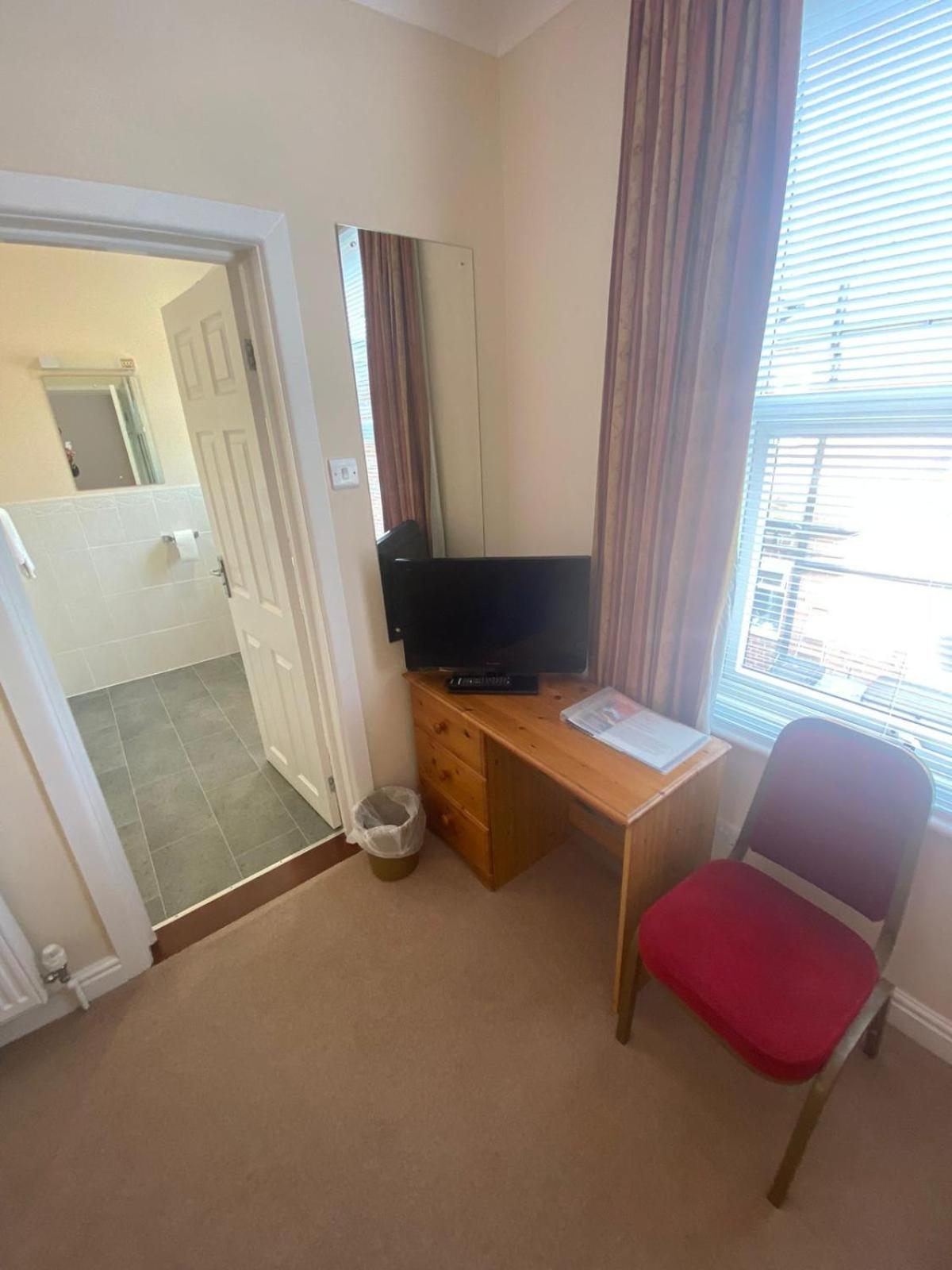 Small Single Room photo 2