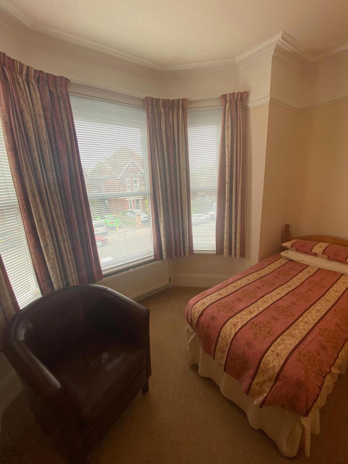 Small Twin Room photo 1