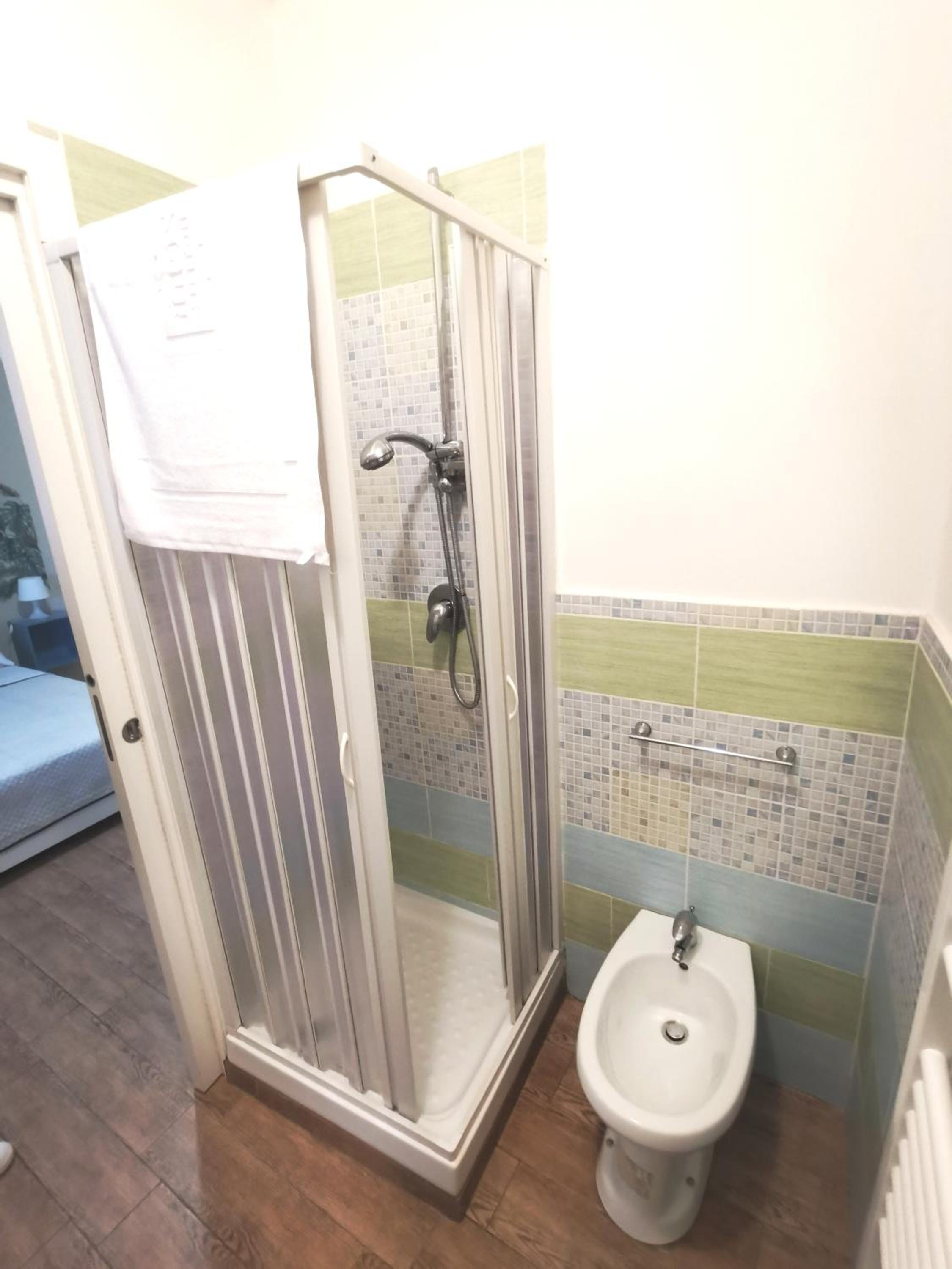 Double Room with Balcony - Photo 3