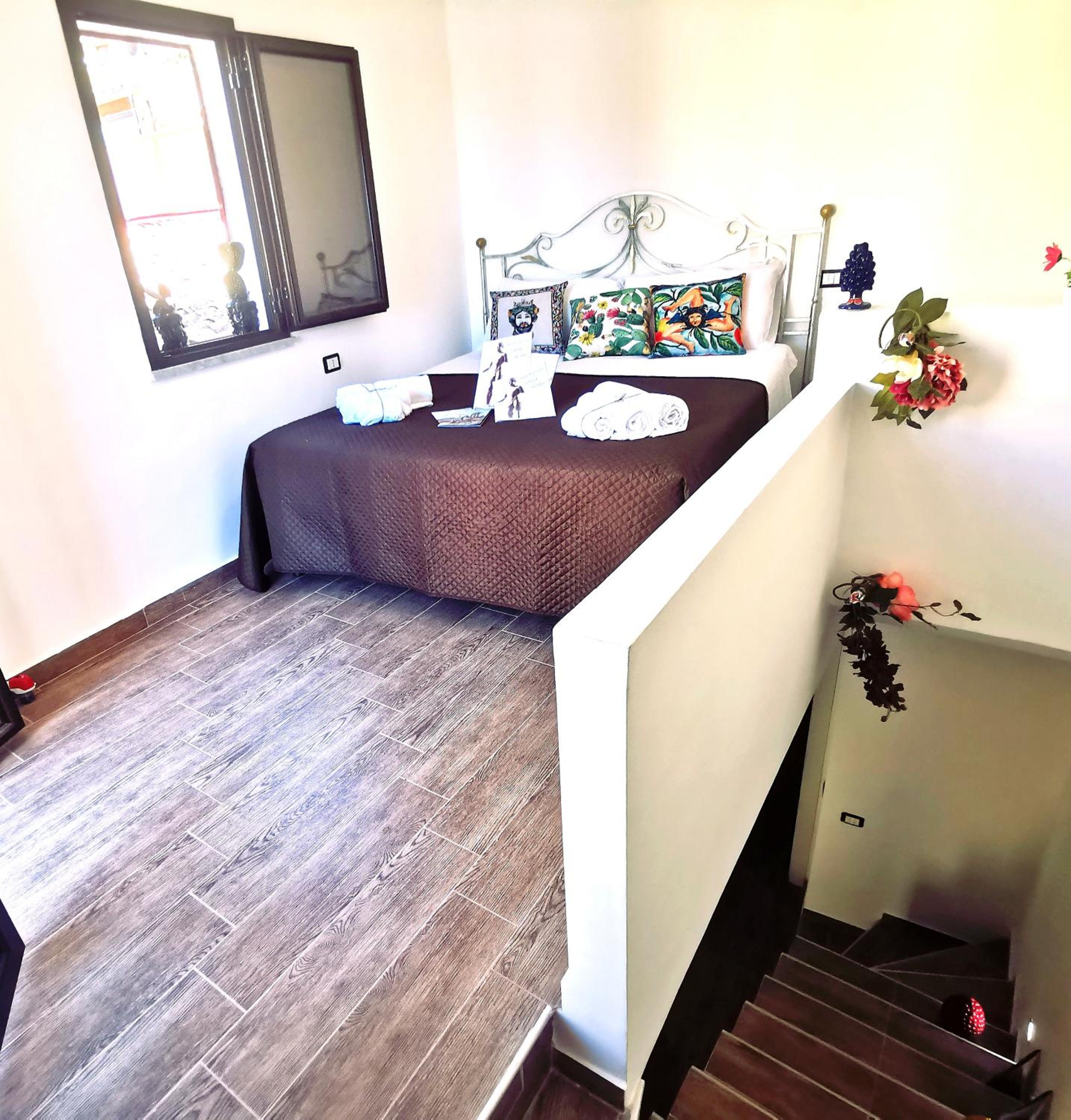 Two-Bedroom House - Photo 5