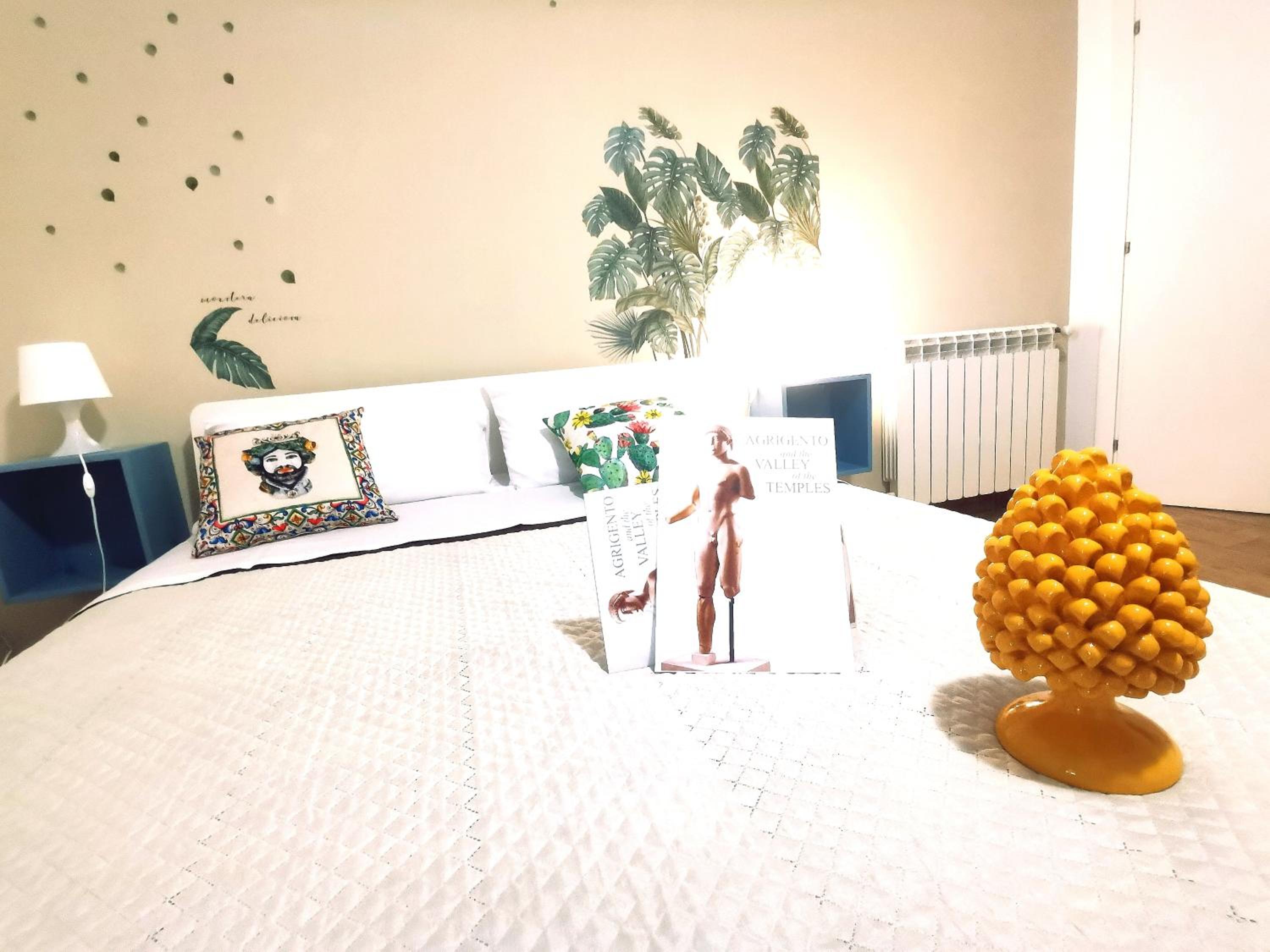 Double Room with Balcony - Photo 9