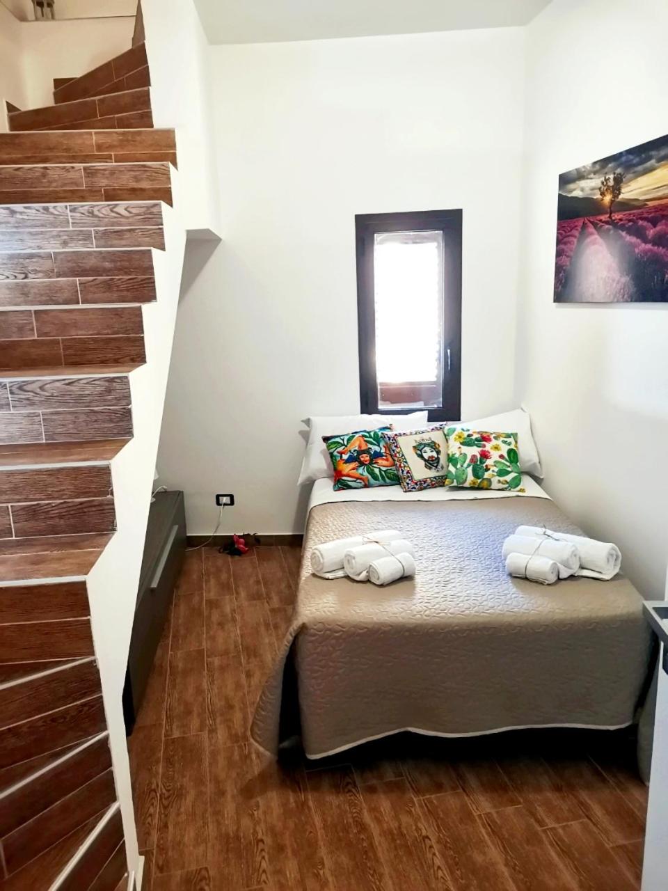 Two-Bedroom House - Photo 1