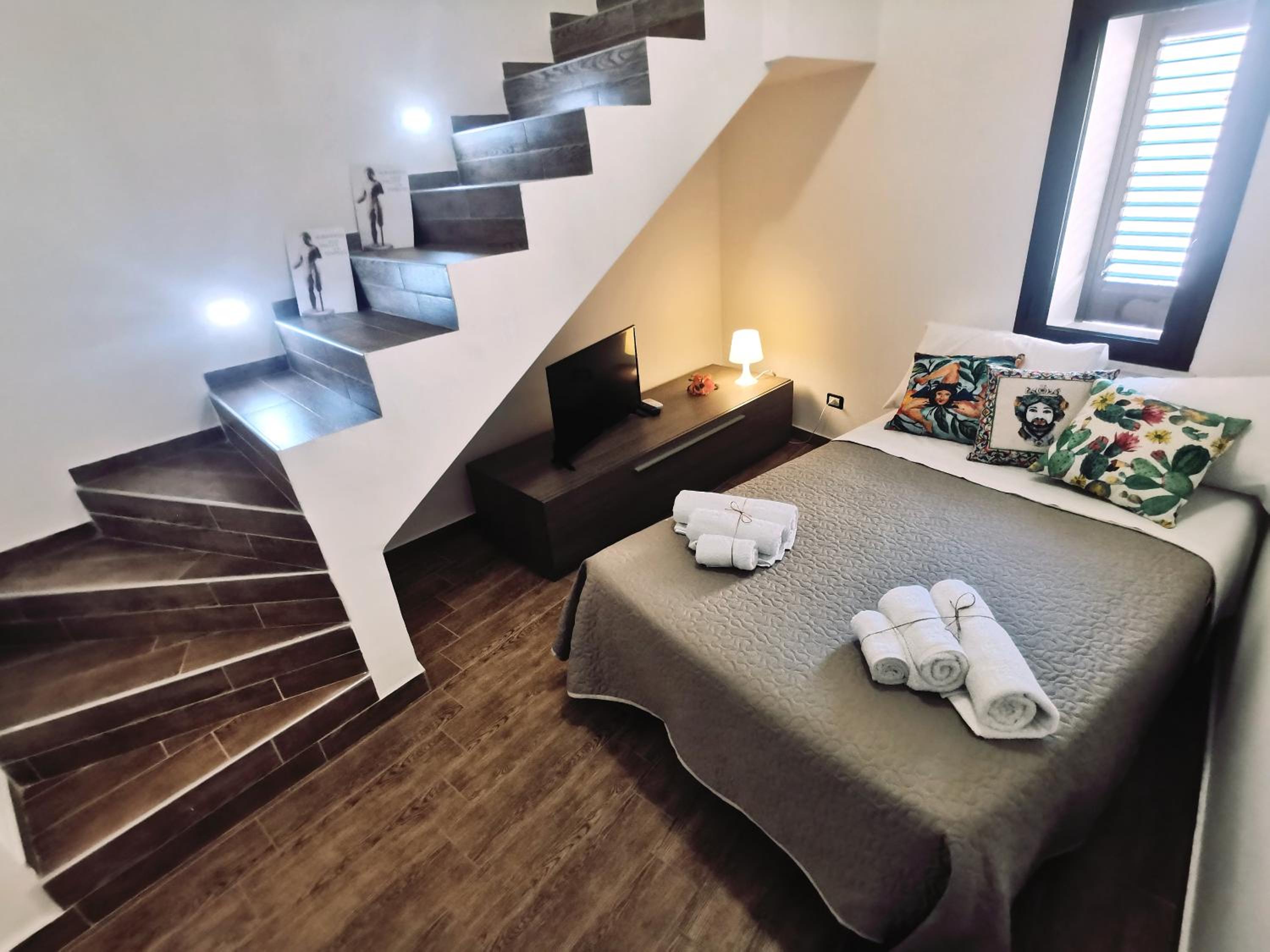 Two-Bedroom House - Photo 4