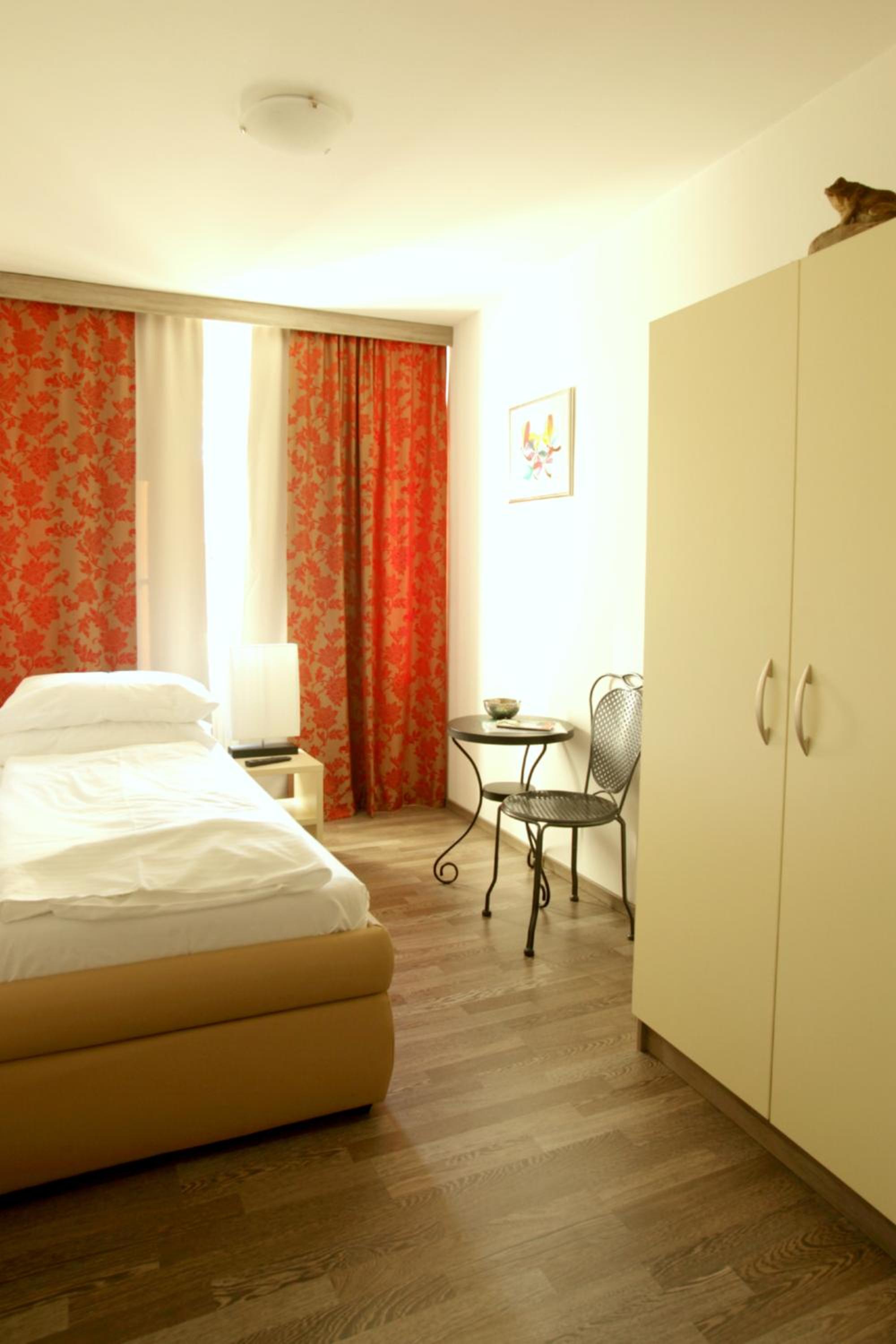 Single Room photo 3