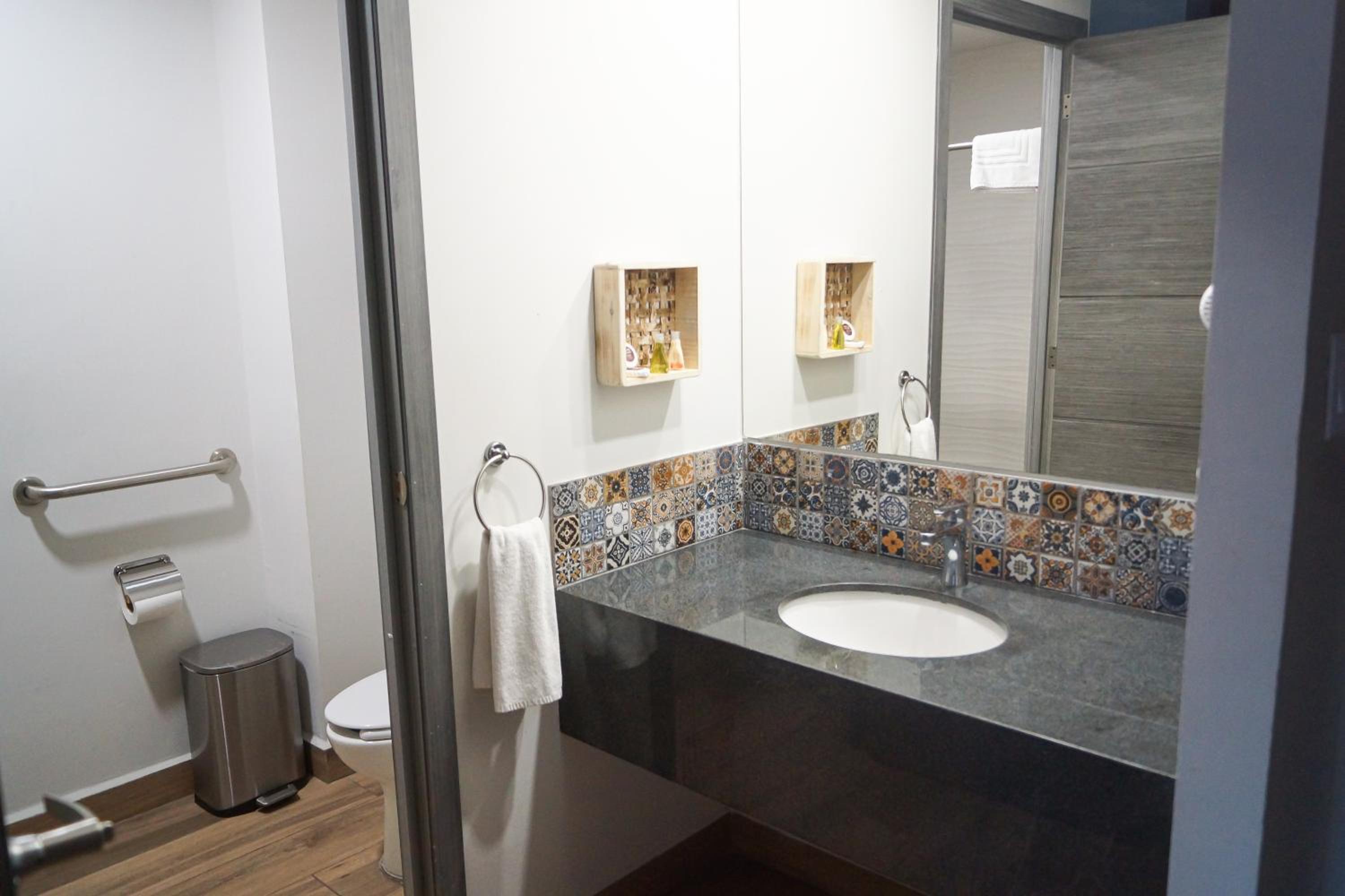 King Suite - Photo 2
