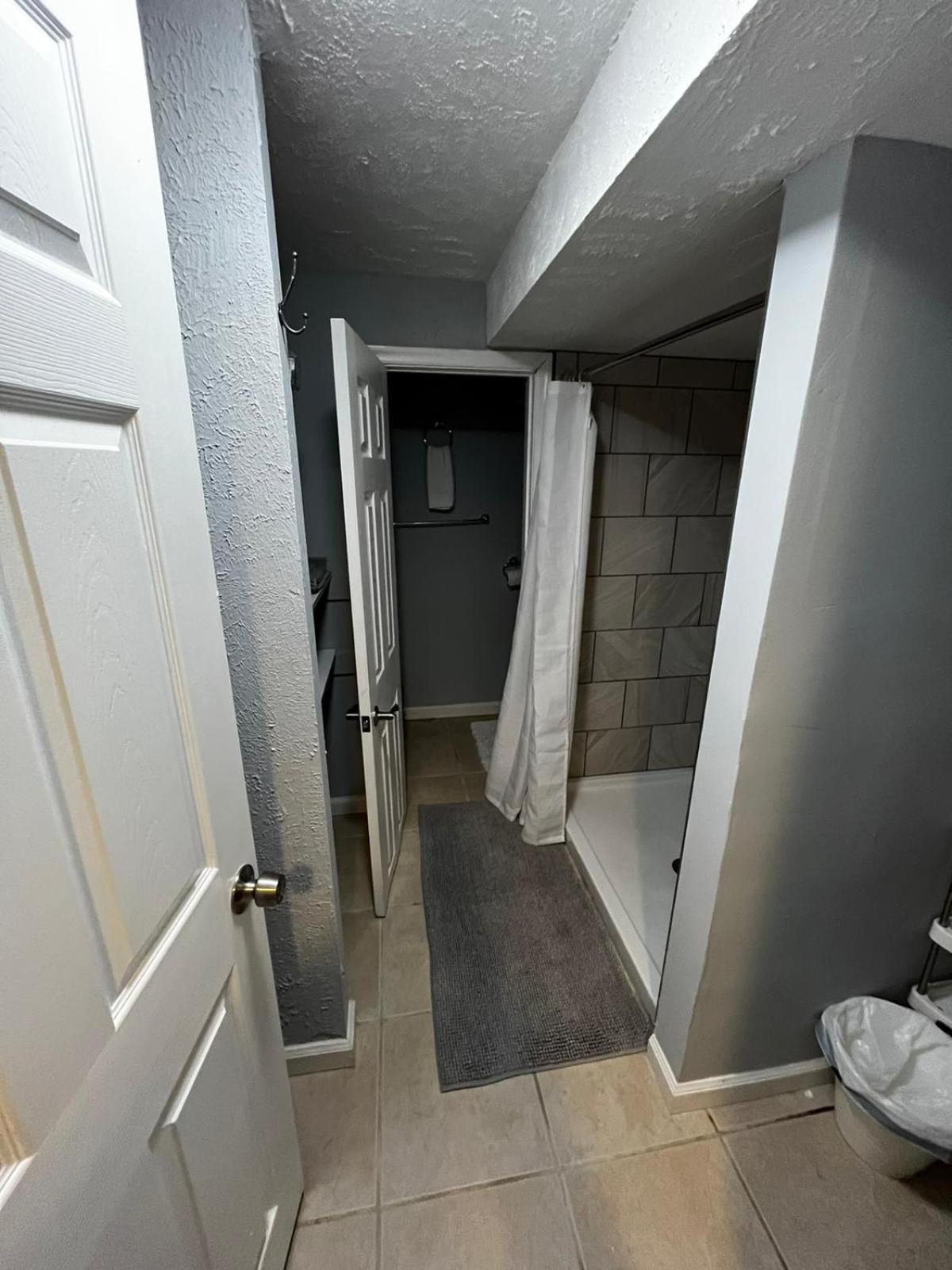 Studio Apartment - Photo 12