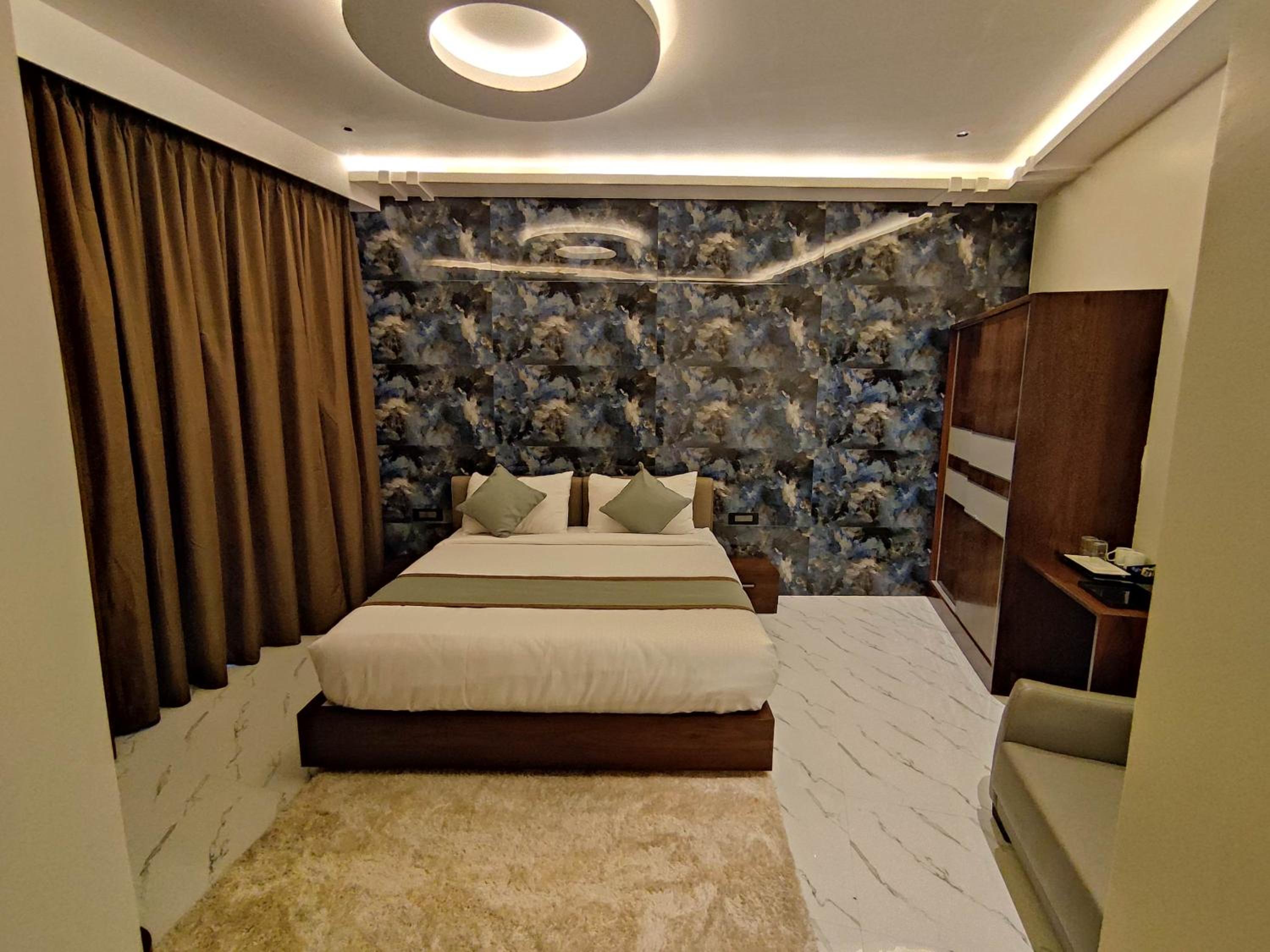 Suite with Garden View
