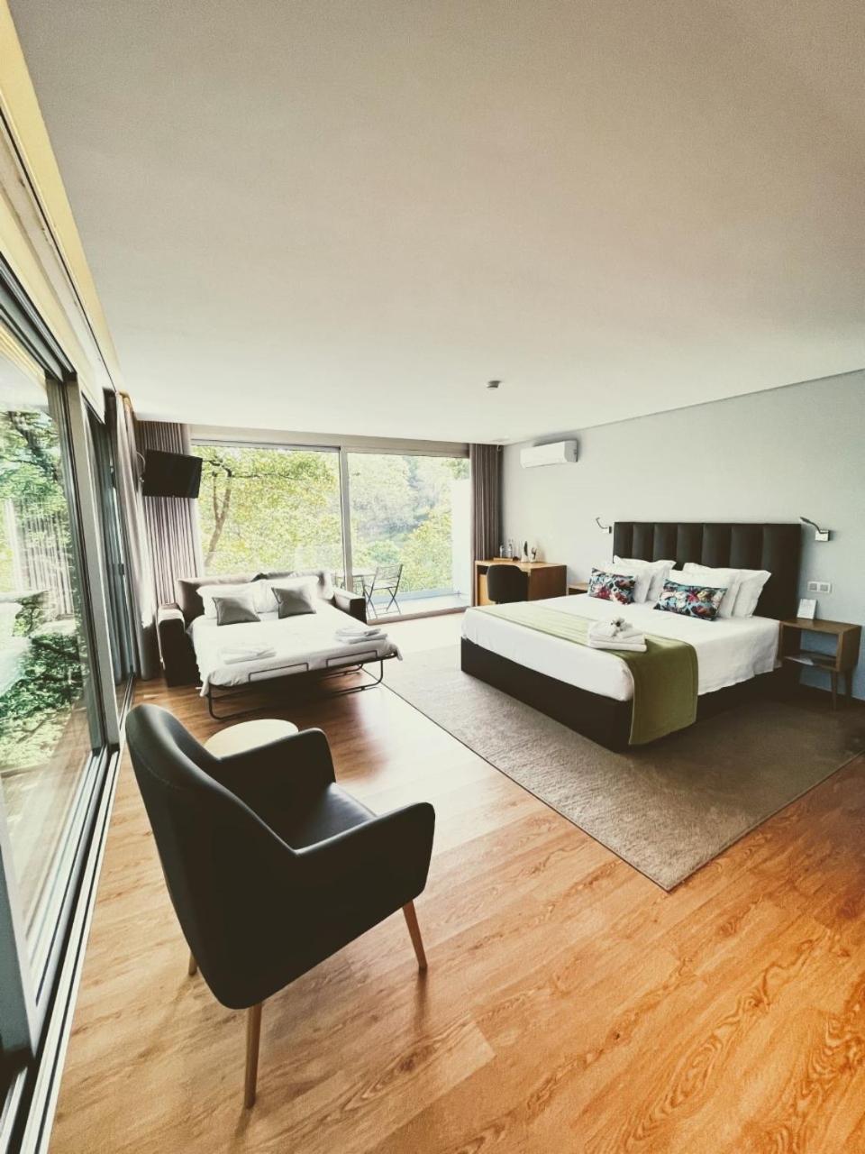 Deluxe Queen Suite - Photo 3