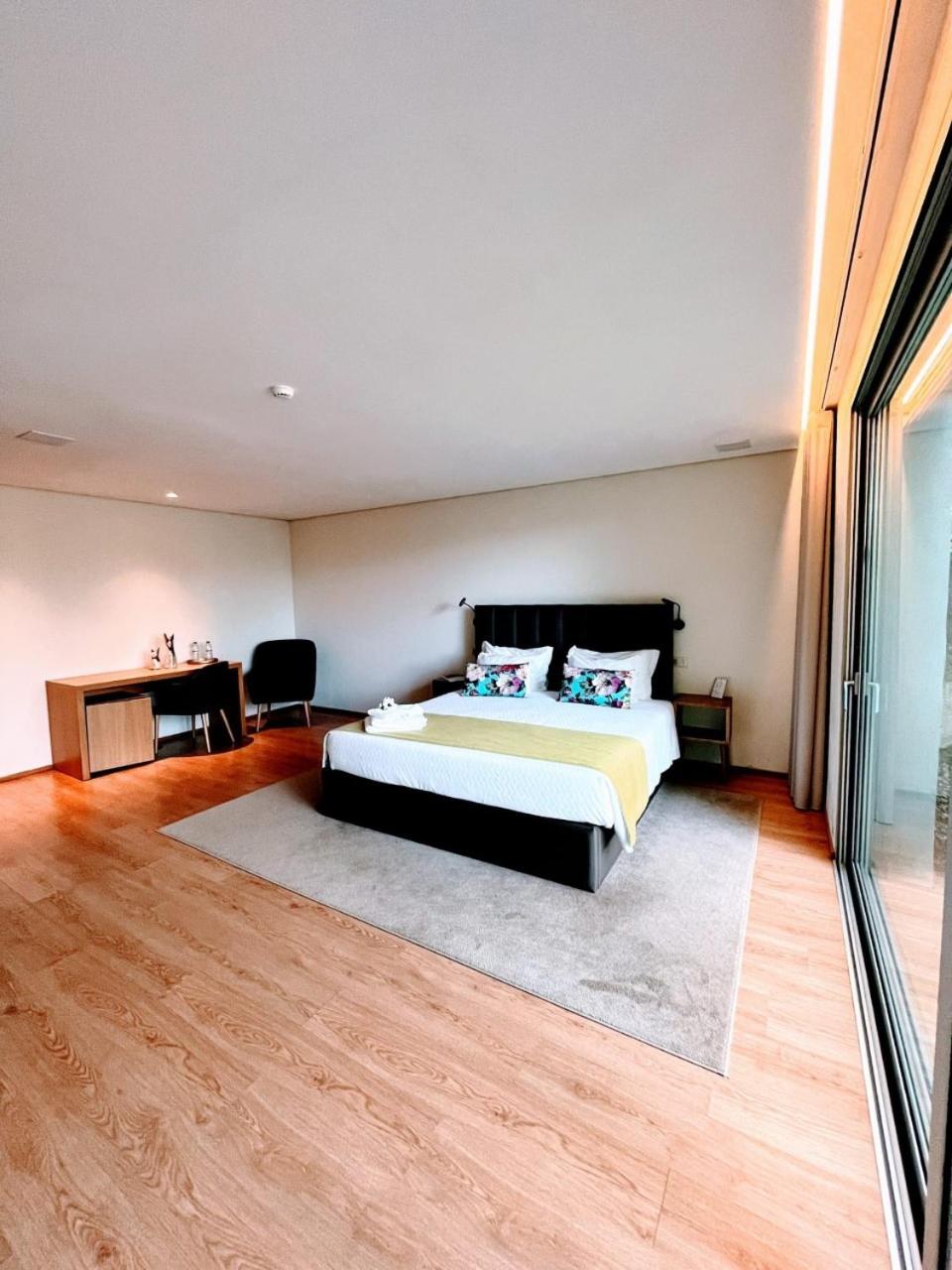 Deluxe King Suite - Photo 1