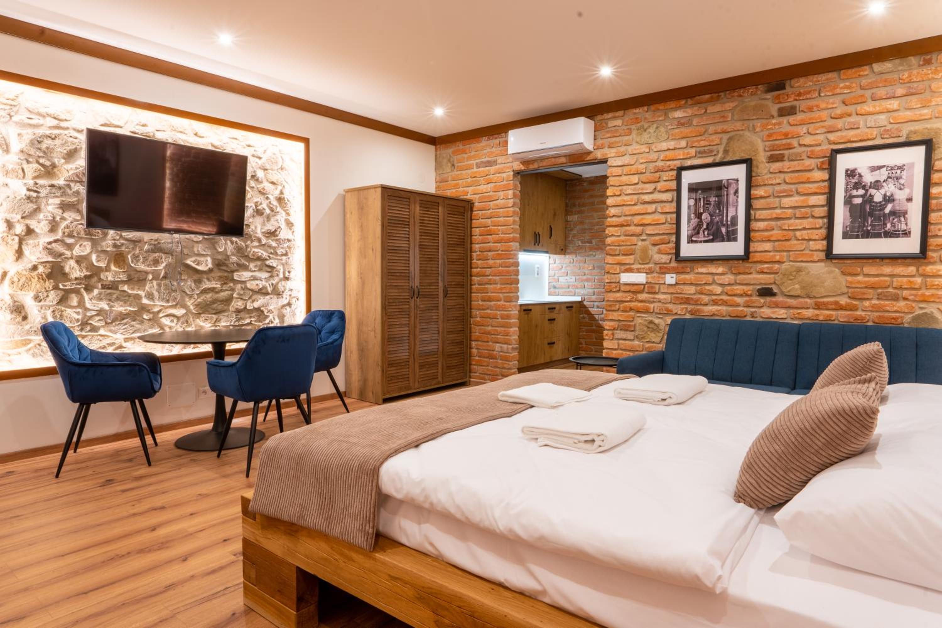 Superior King Room - Photo 18