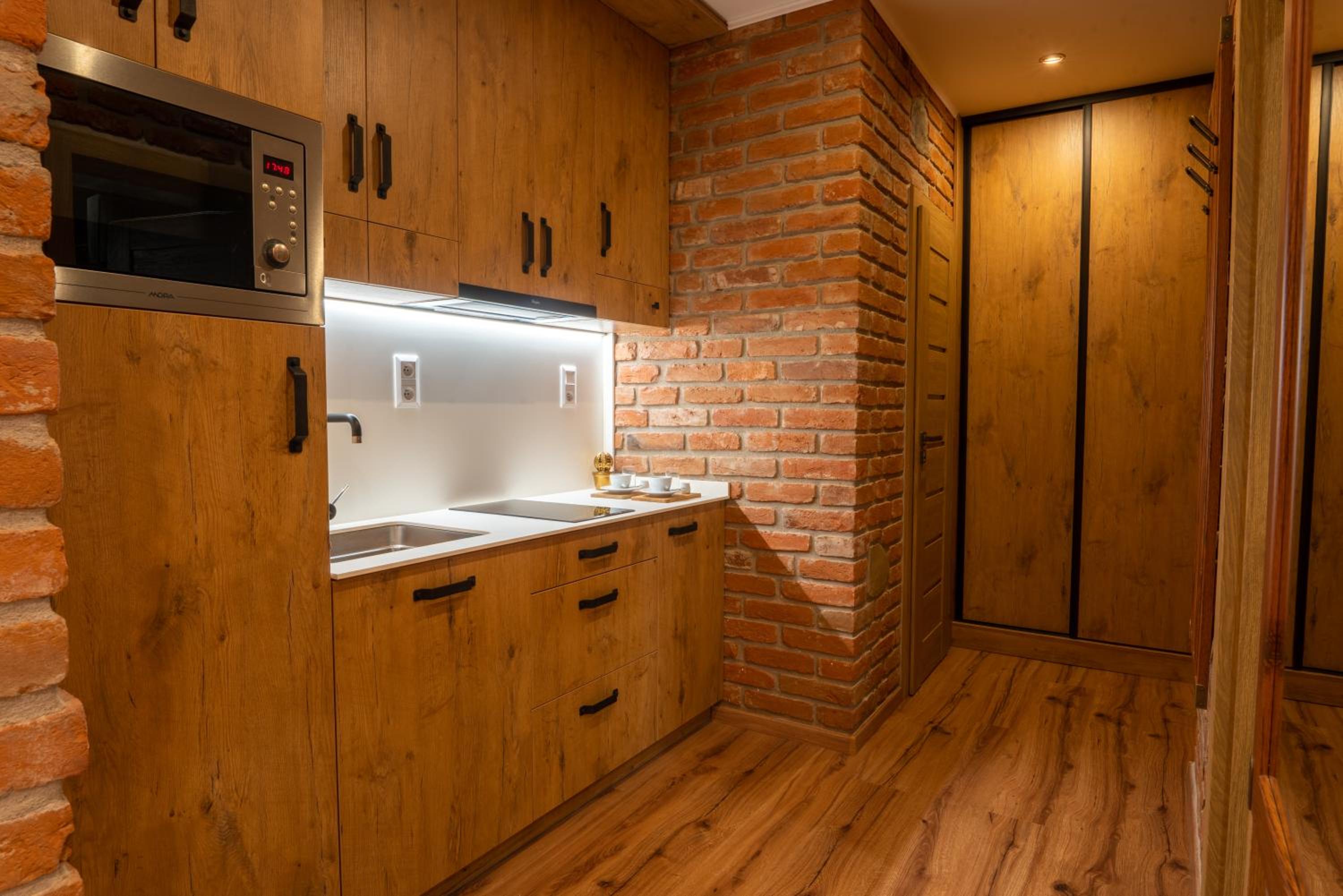 Superior King Room - Photo 19
