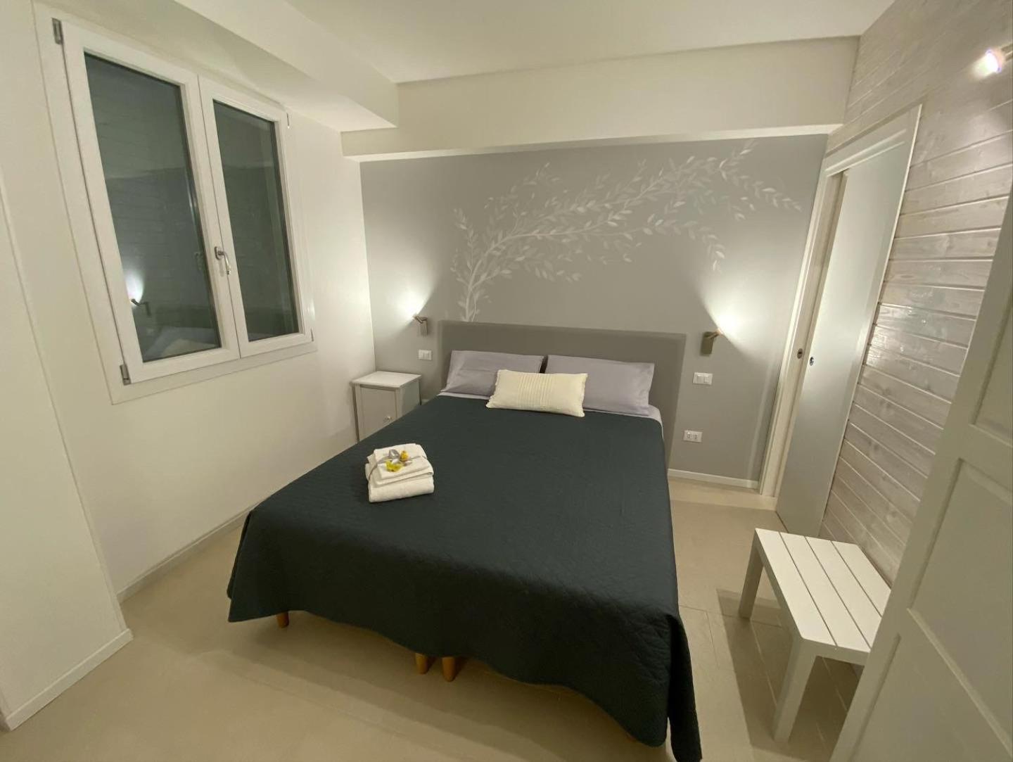 Double or Twin Room with Private Bathroom photo 2