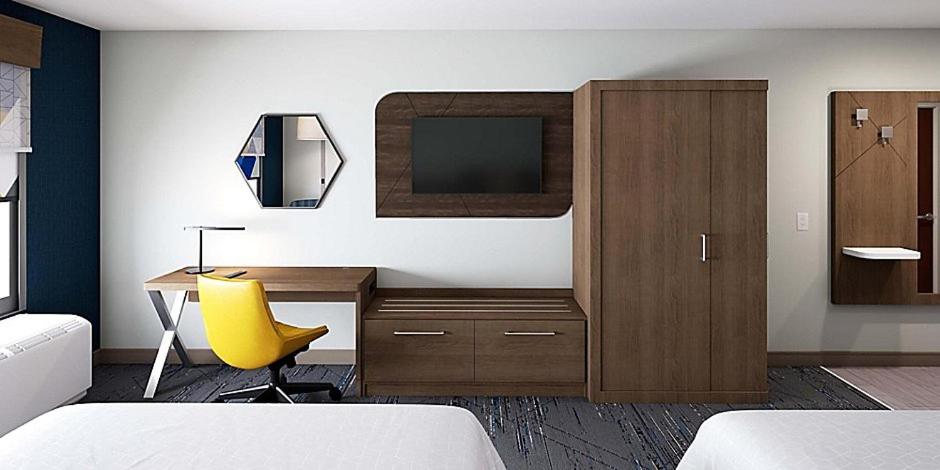 Standard Room with Two Queen Beds - Photo 3