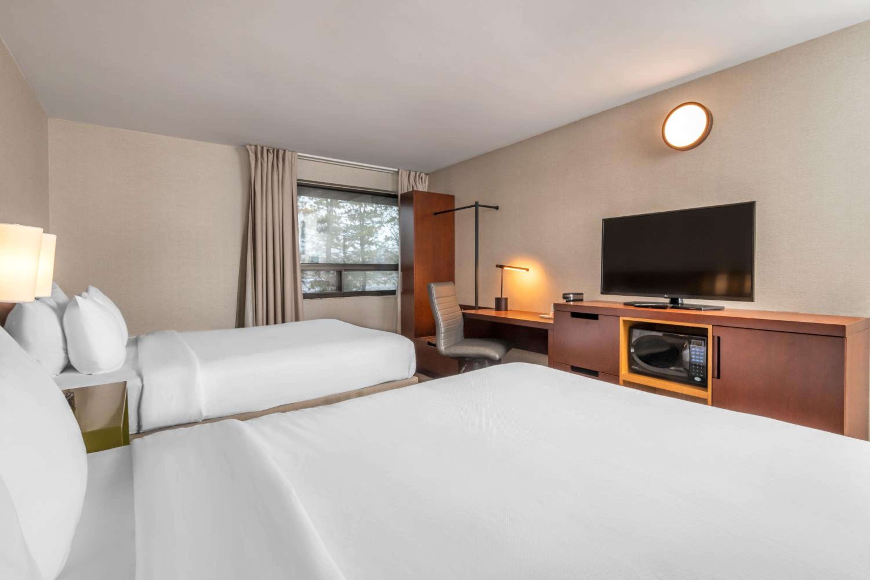 2 Queen Beds, Non-Smoking, 2nd floor photo 2