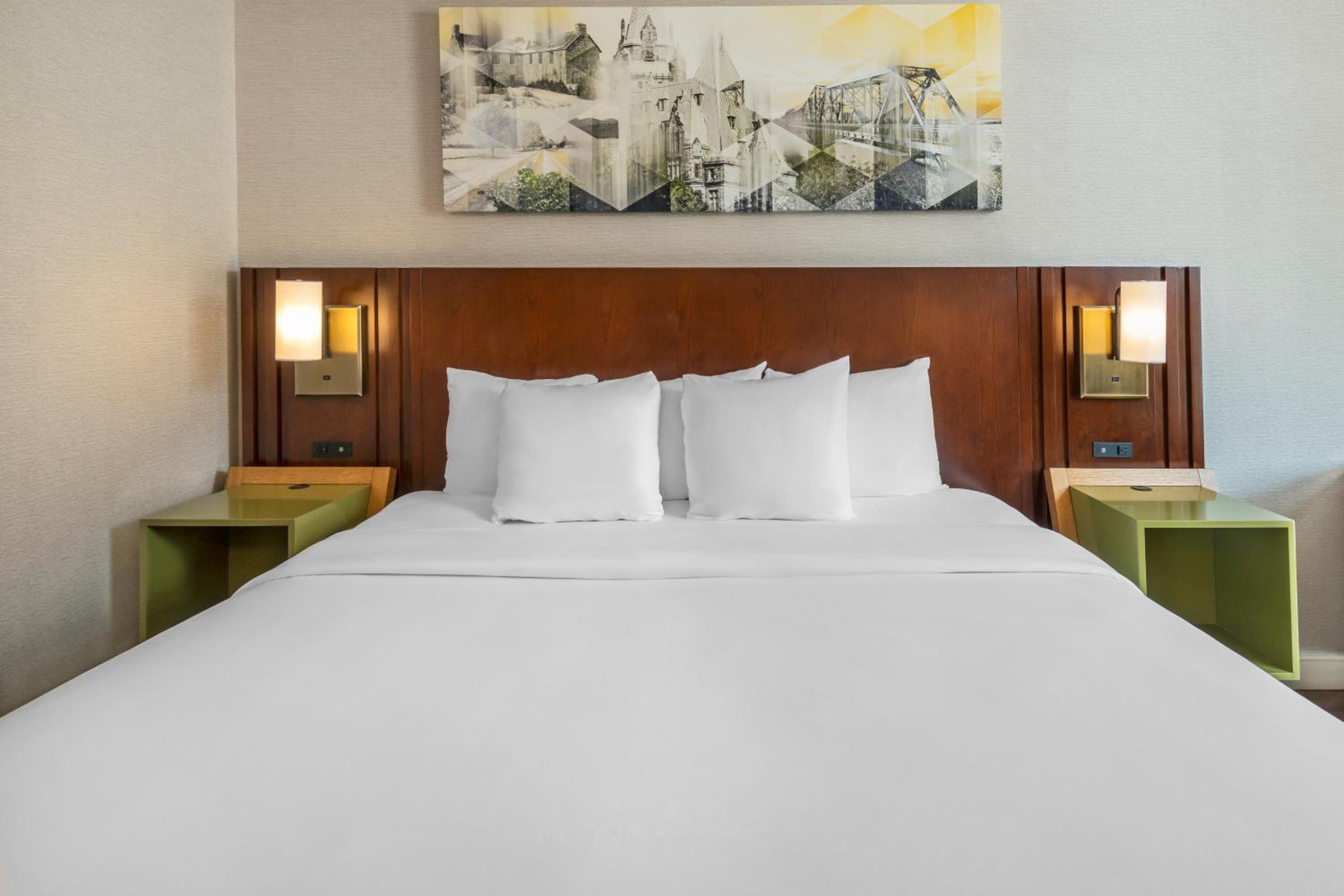 1 King Bed, Non-Smoking, 2nd floor photo 3