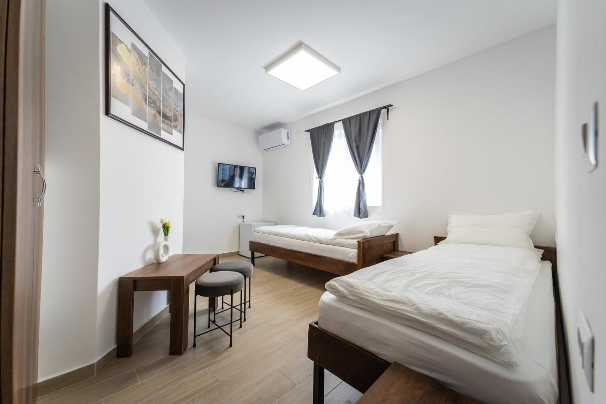 Twin Room with Private Bathroom photo 2