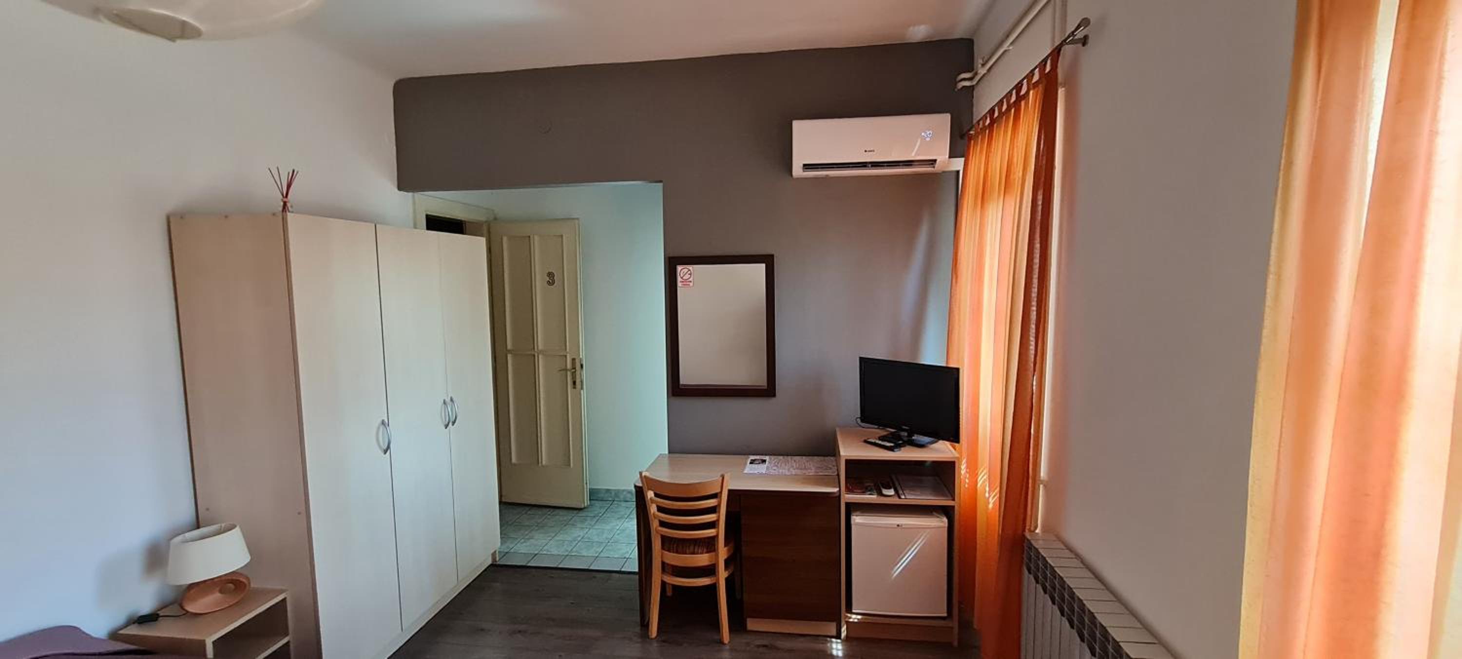 Double Room - Photo 6