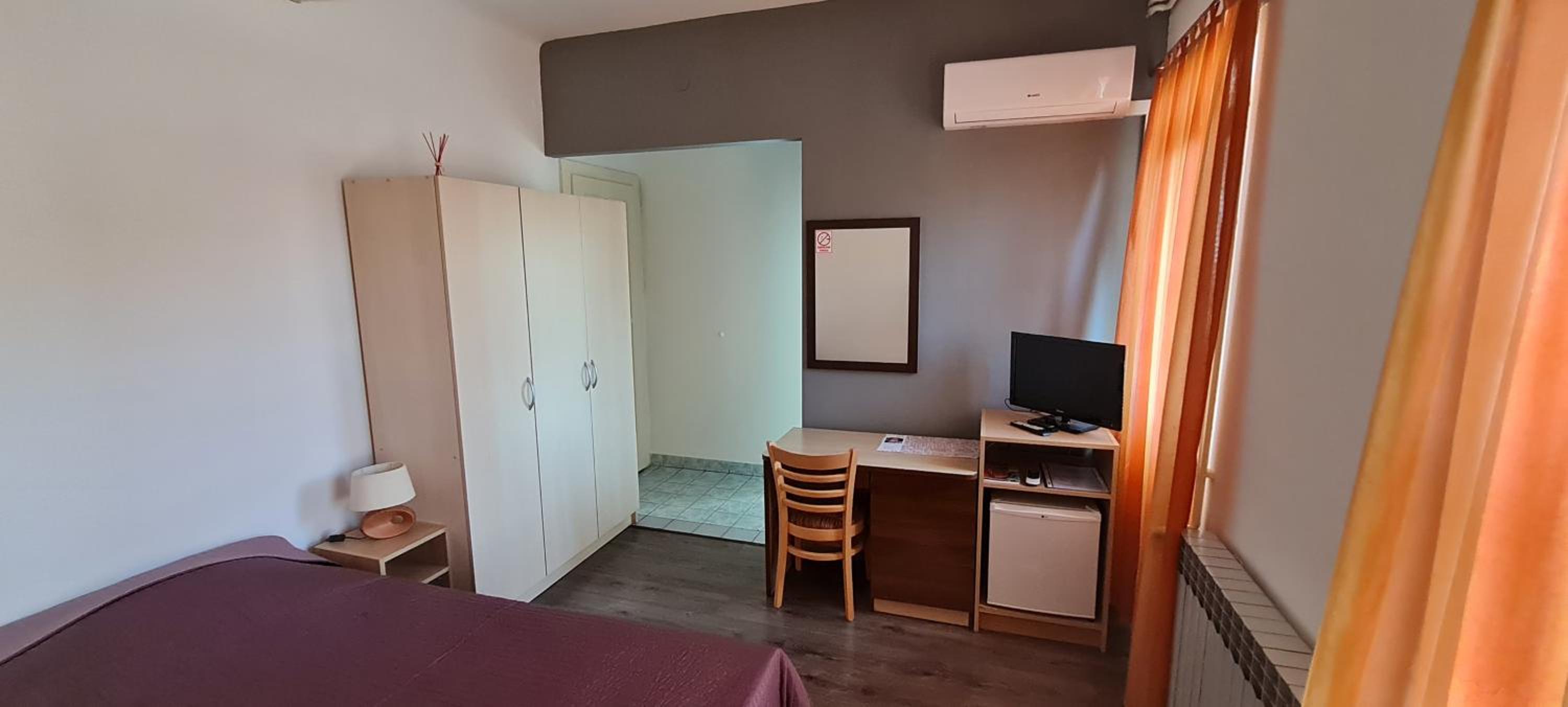 Double Room - Photo 8