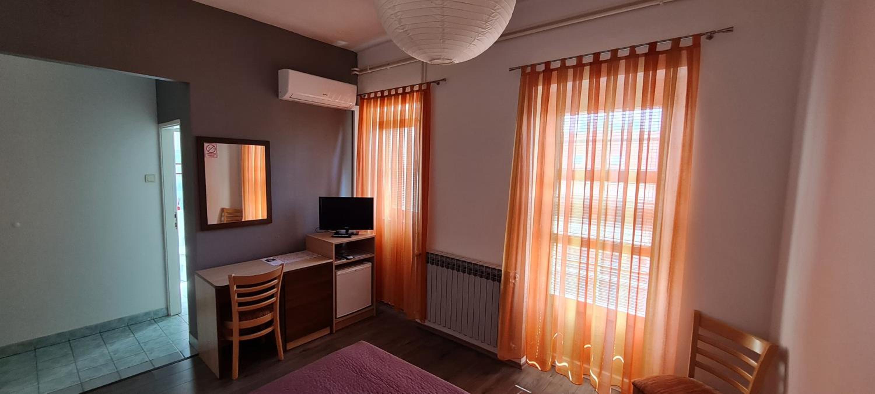 Double Room - Photo 9