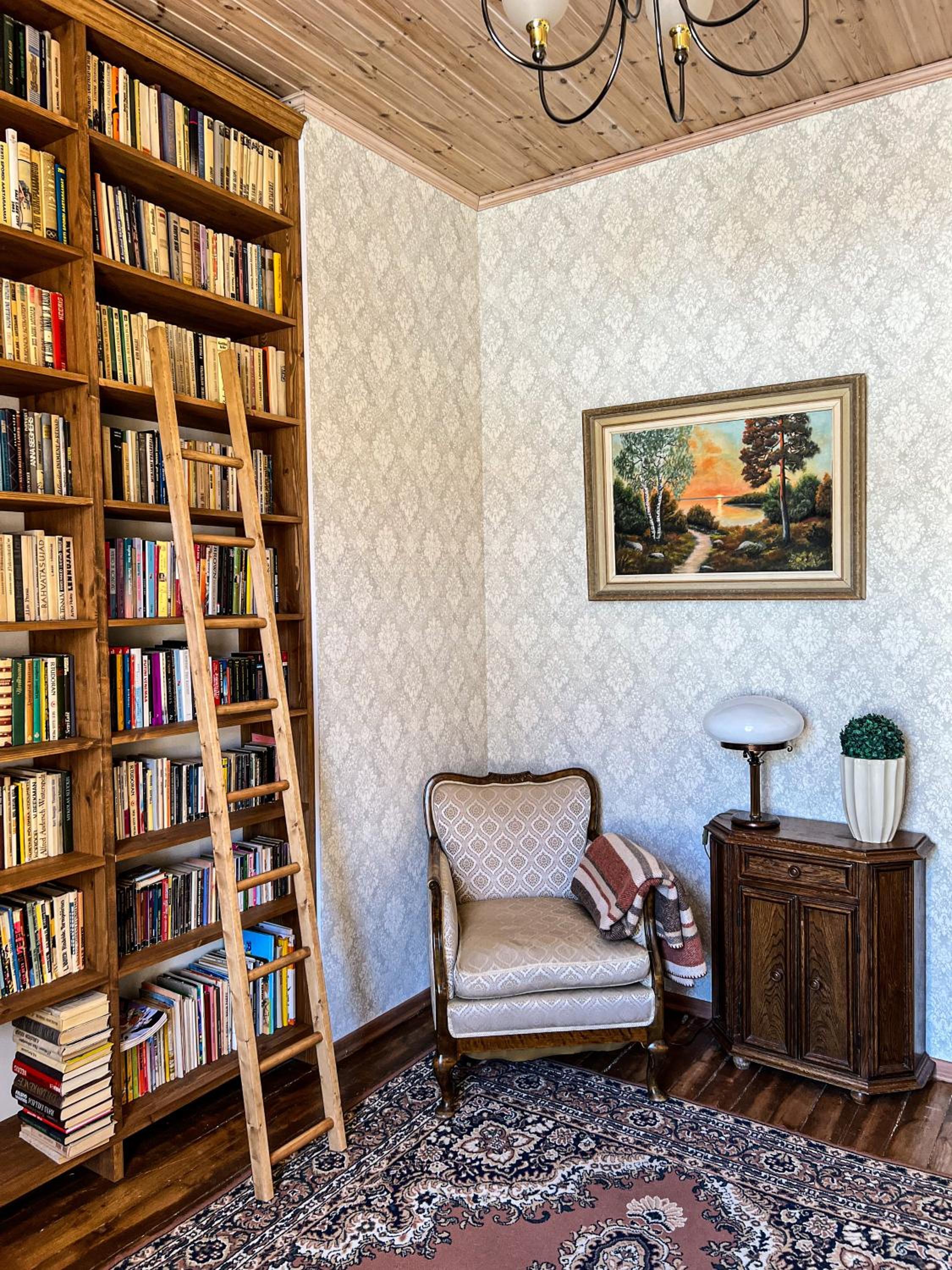 Two-Bedroom Apartment - Photo 3