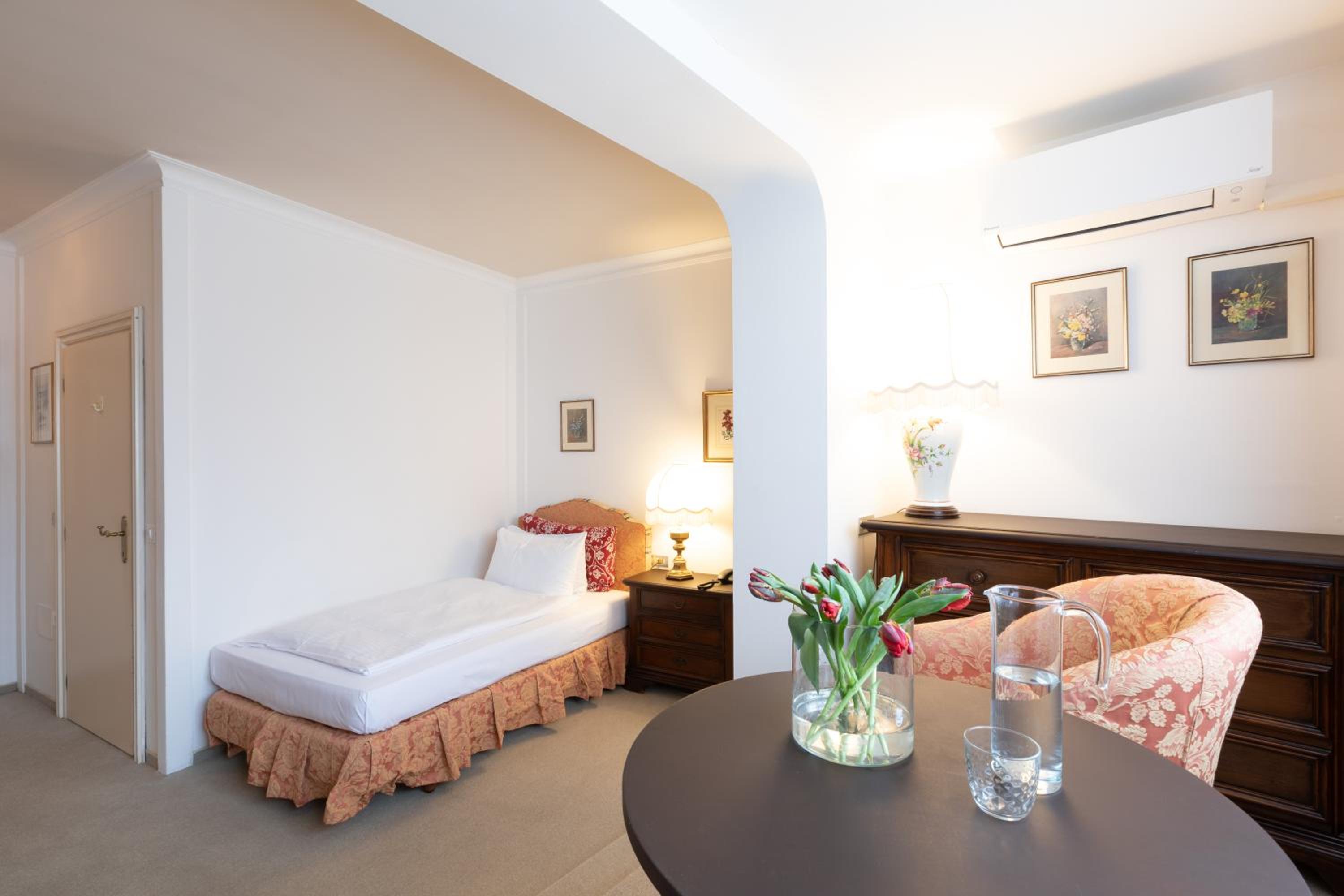 Single Room photo 3