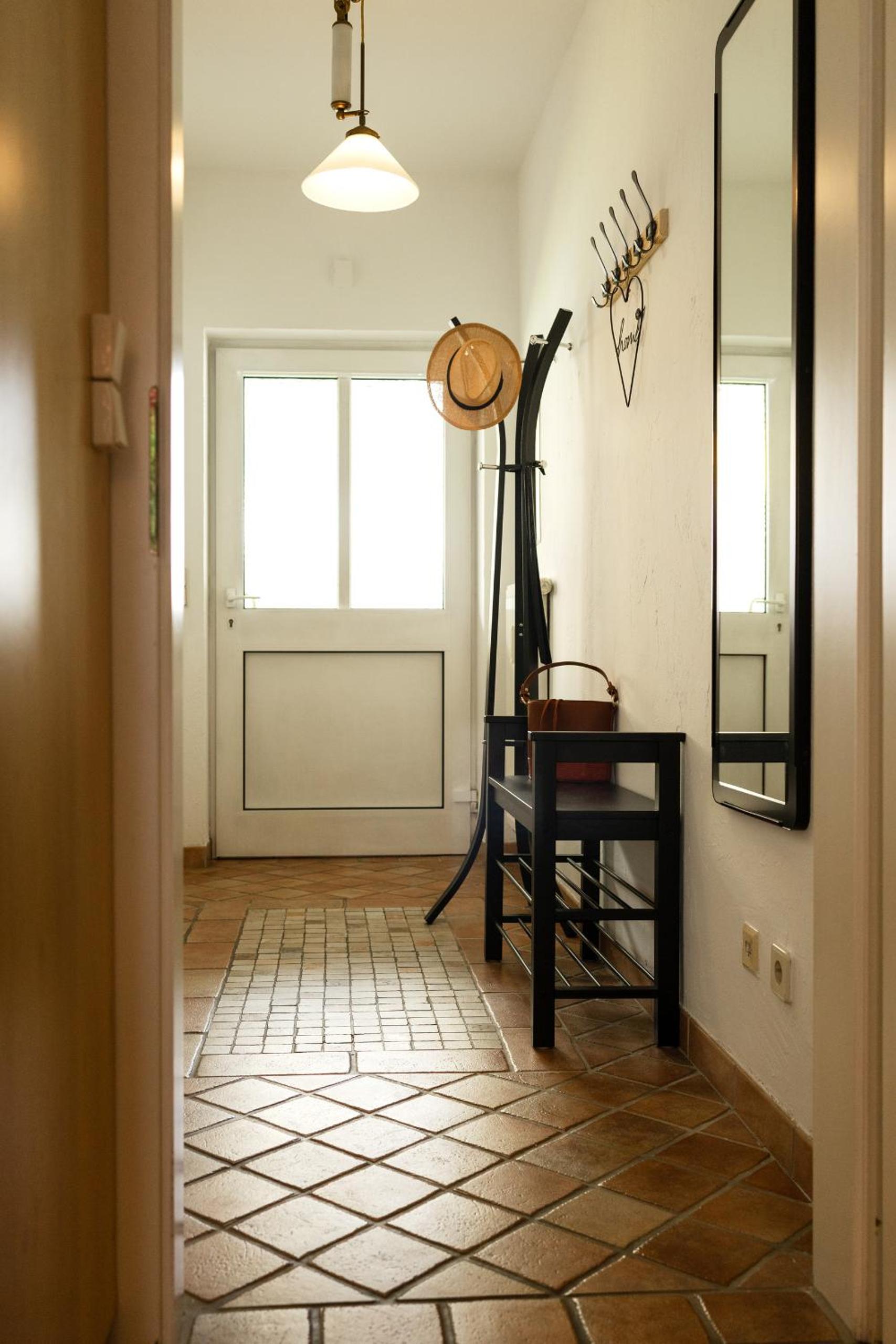 One-Bedroom Apartment - Photo 10