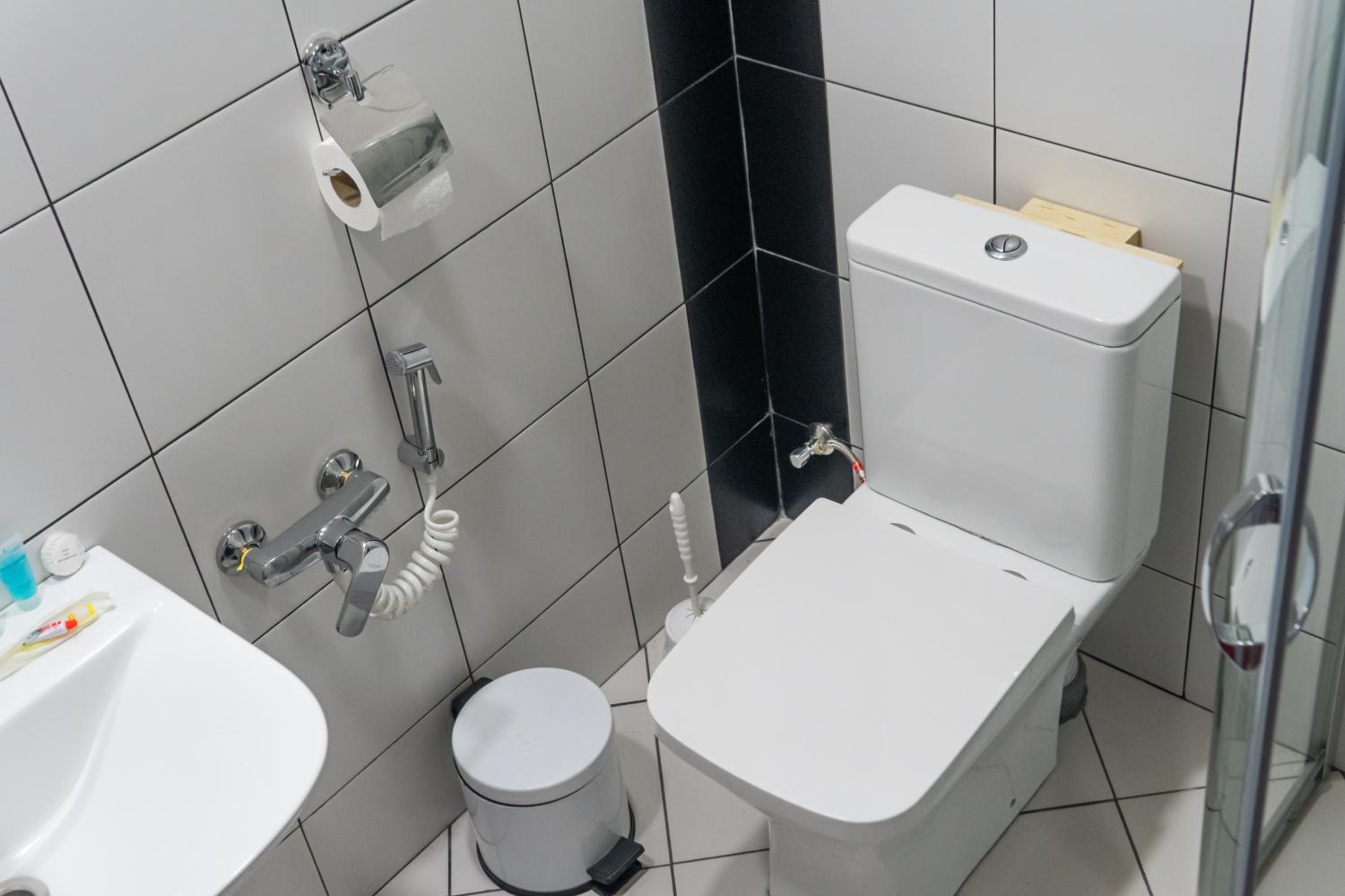 Twin Room with Shower photo 3