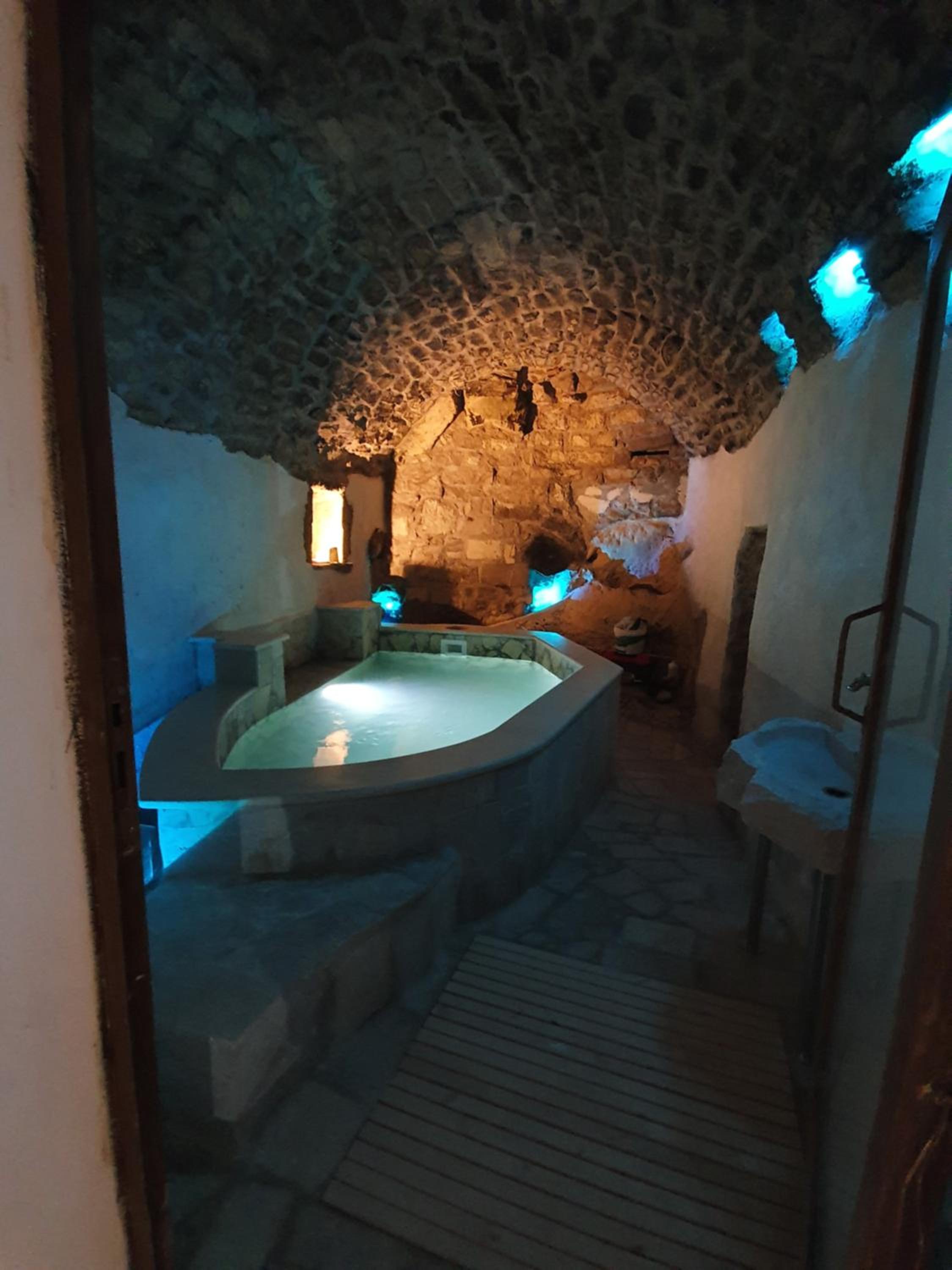 Suite with Private Pool and Sauna - Photo 14