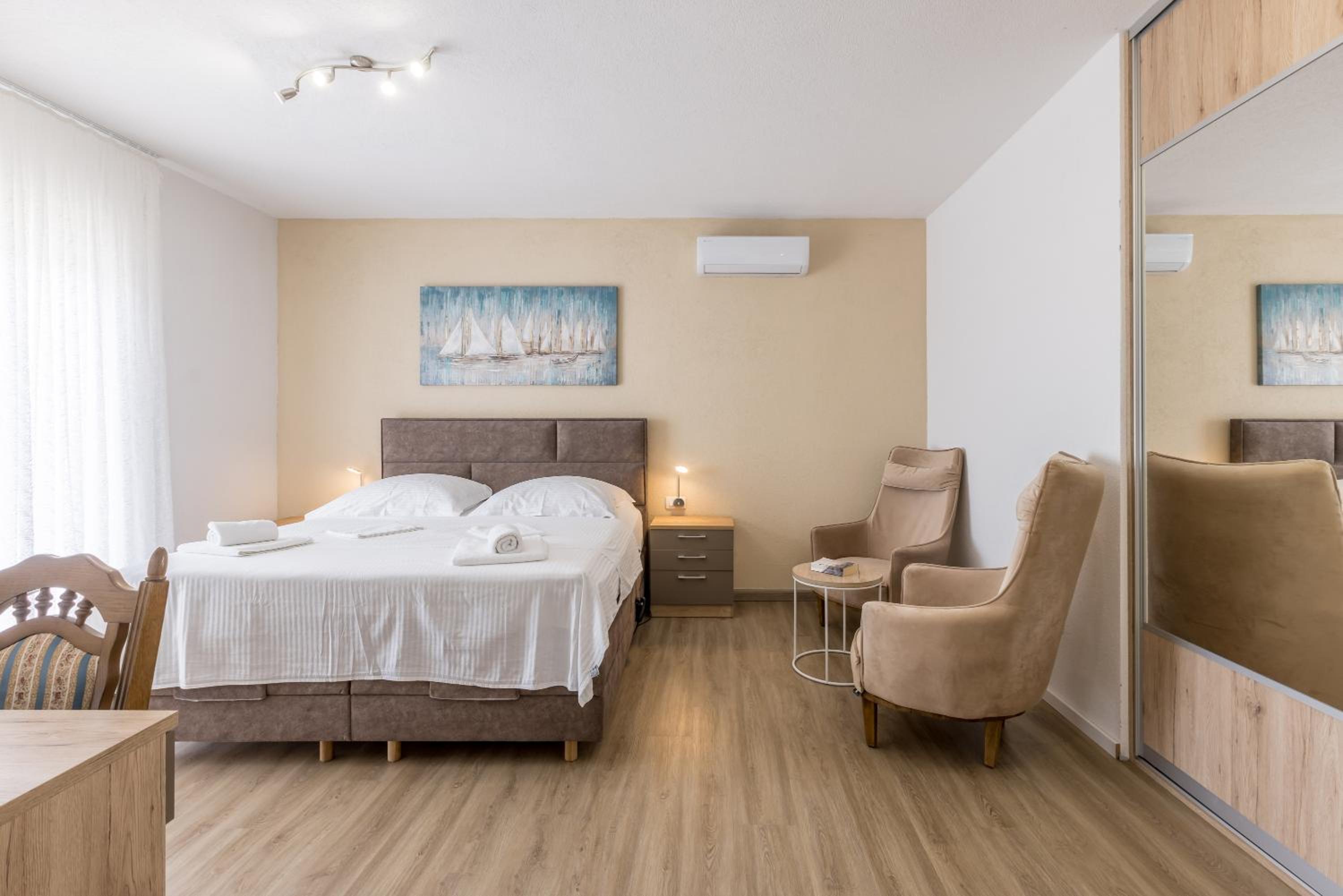 Deluxe Double Room with Balcony and Sea View photo 3