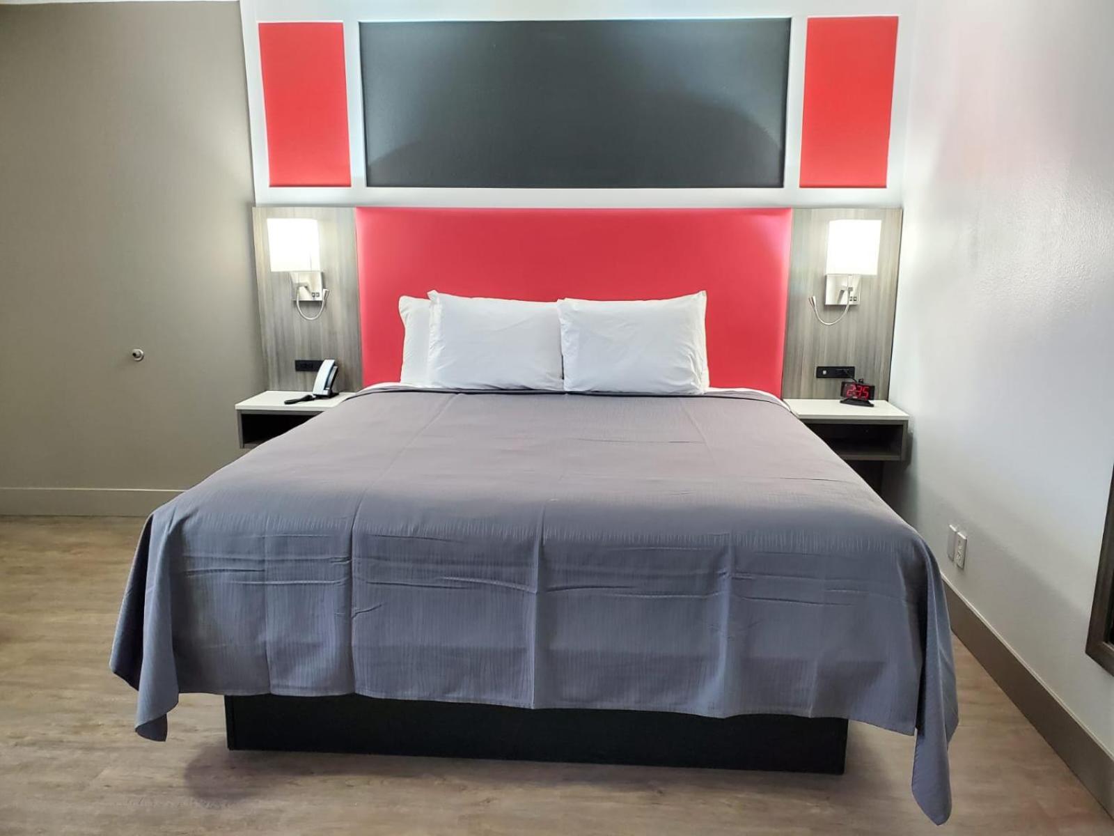 Standard King Room photo 1