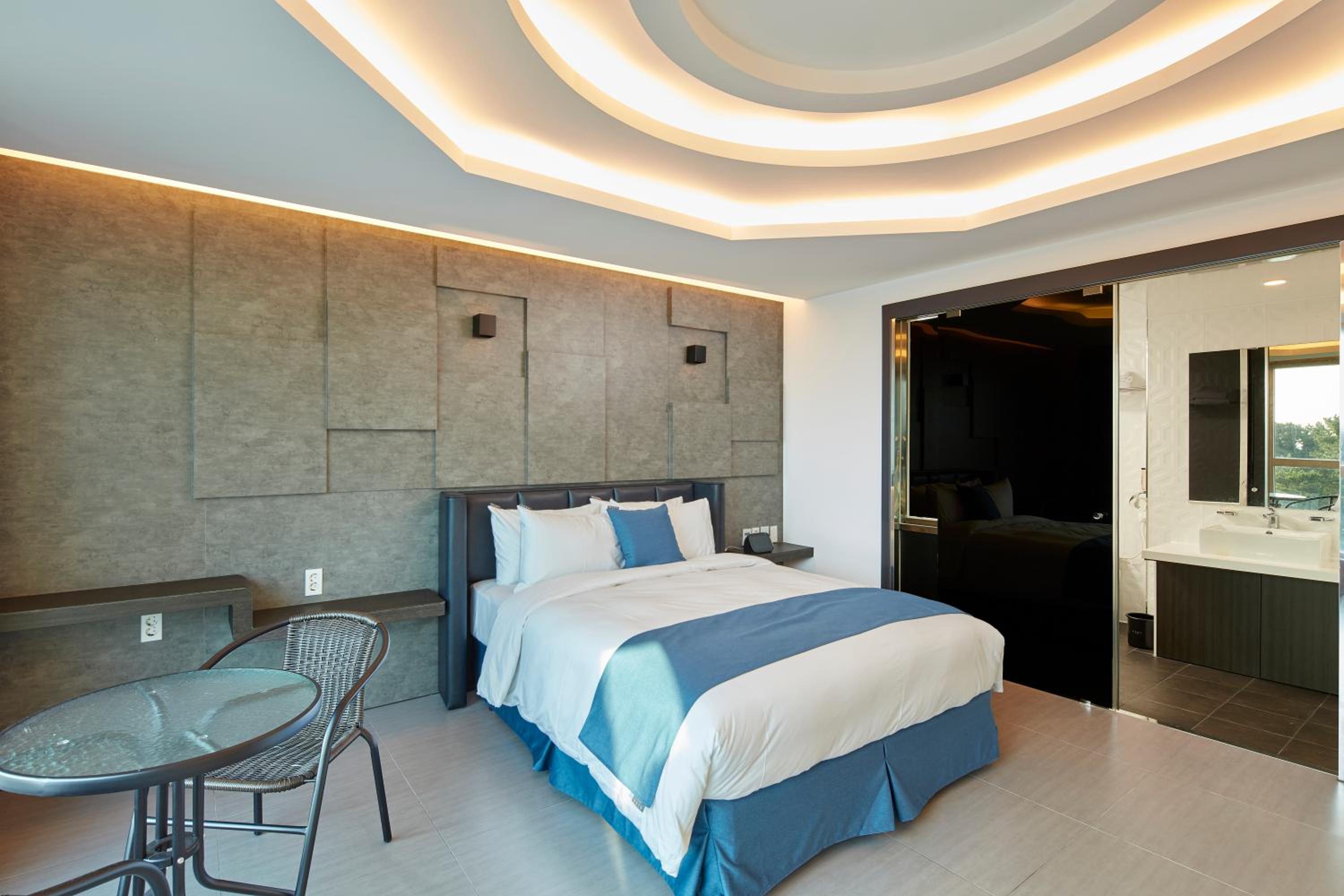 Standard Double Room - Photo 2