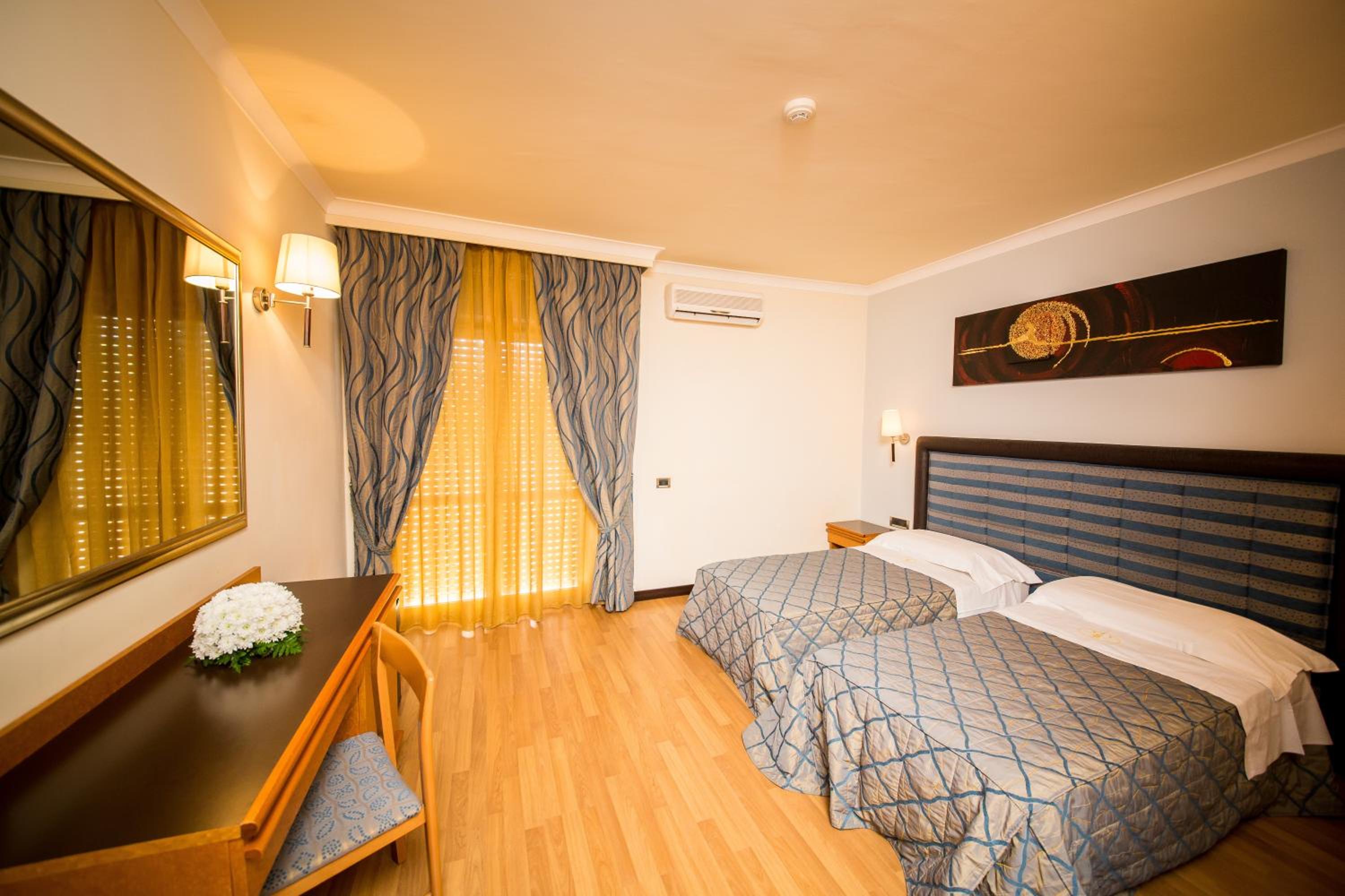 Quadruple Room - Photo 5