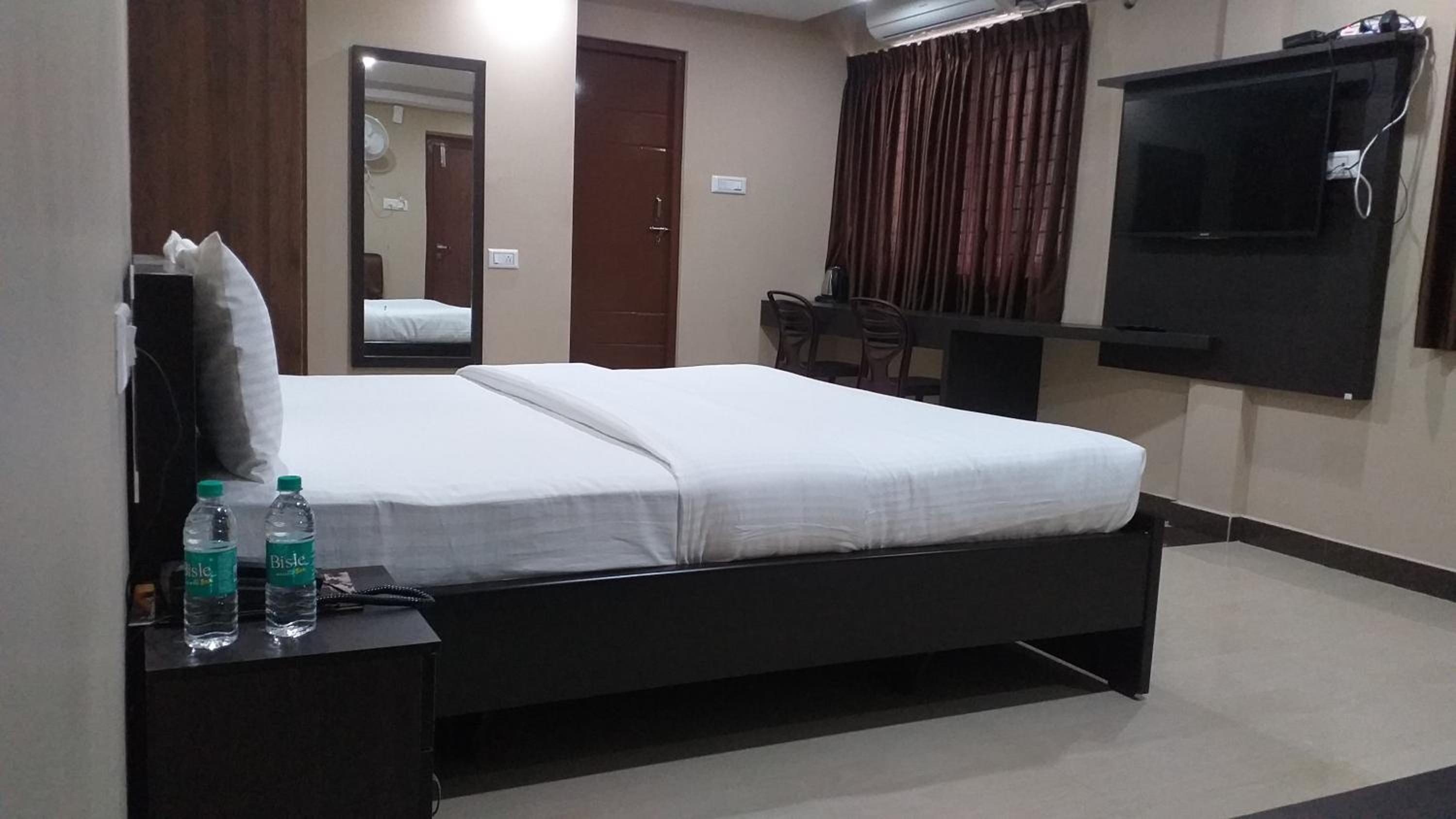 Executive Suite - Photo 3