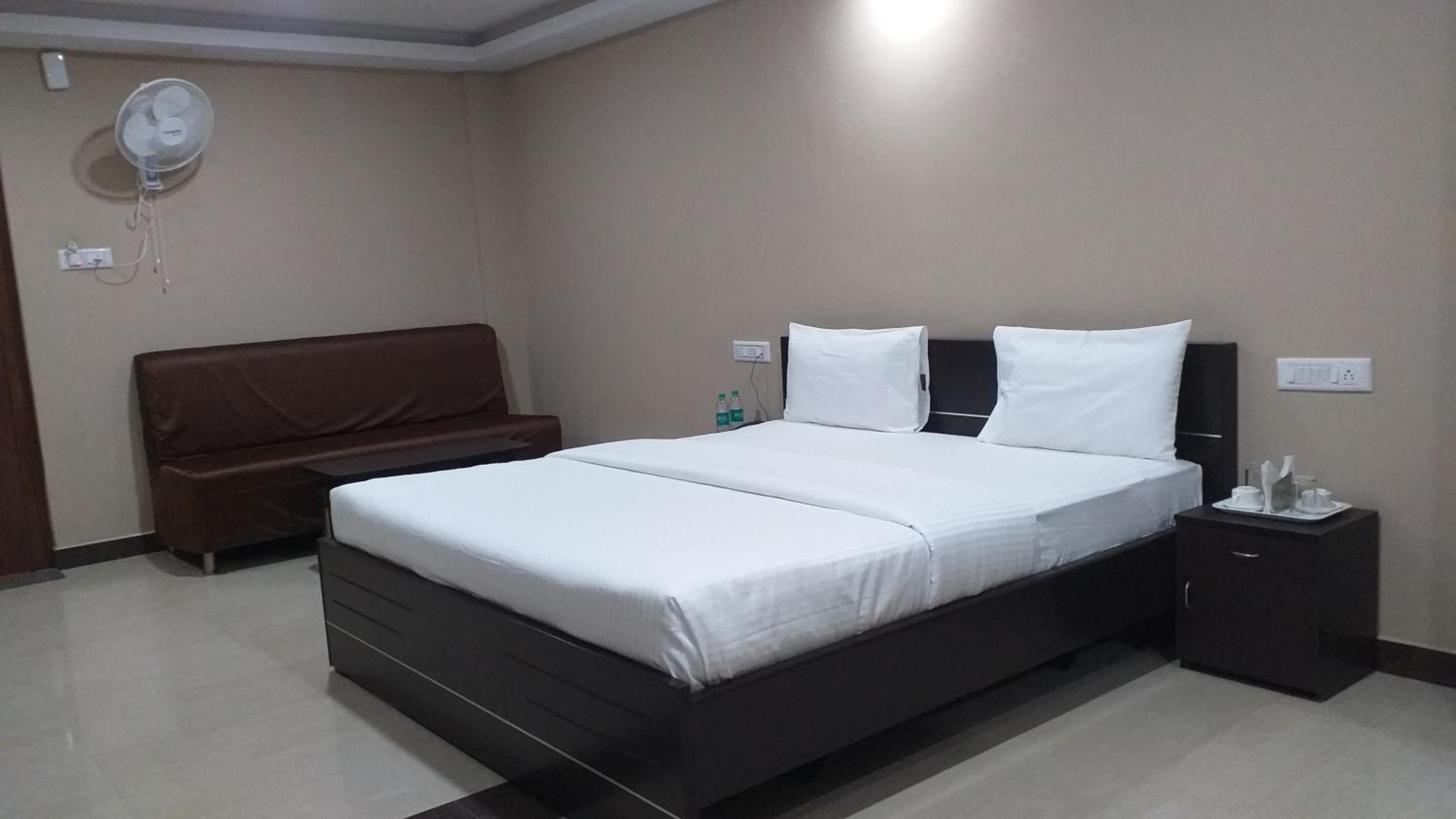 Executive Suite - Photo 2