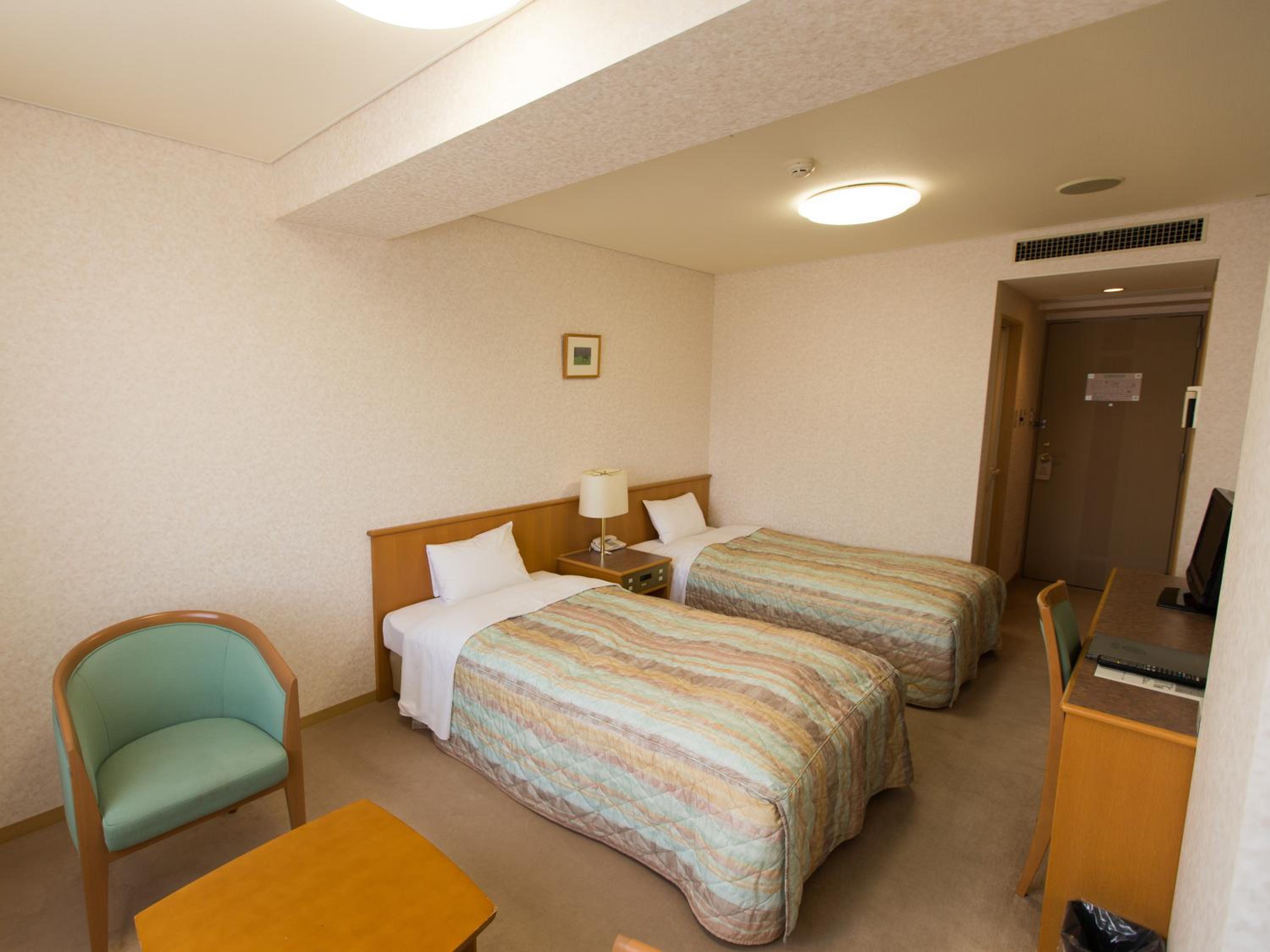Standard Twin Room - Smoking photo 2