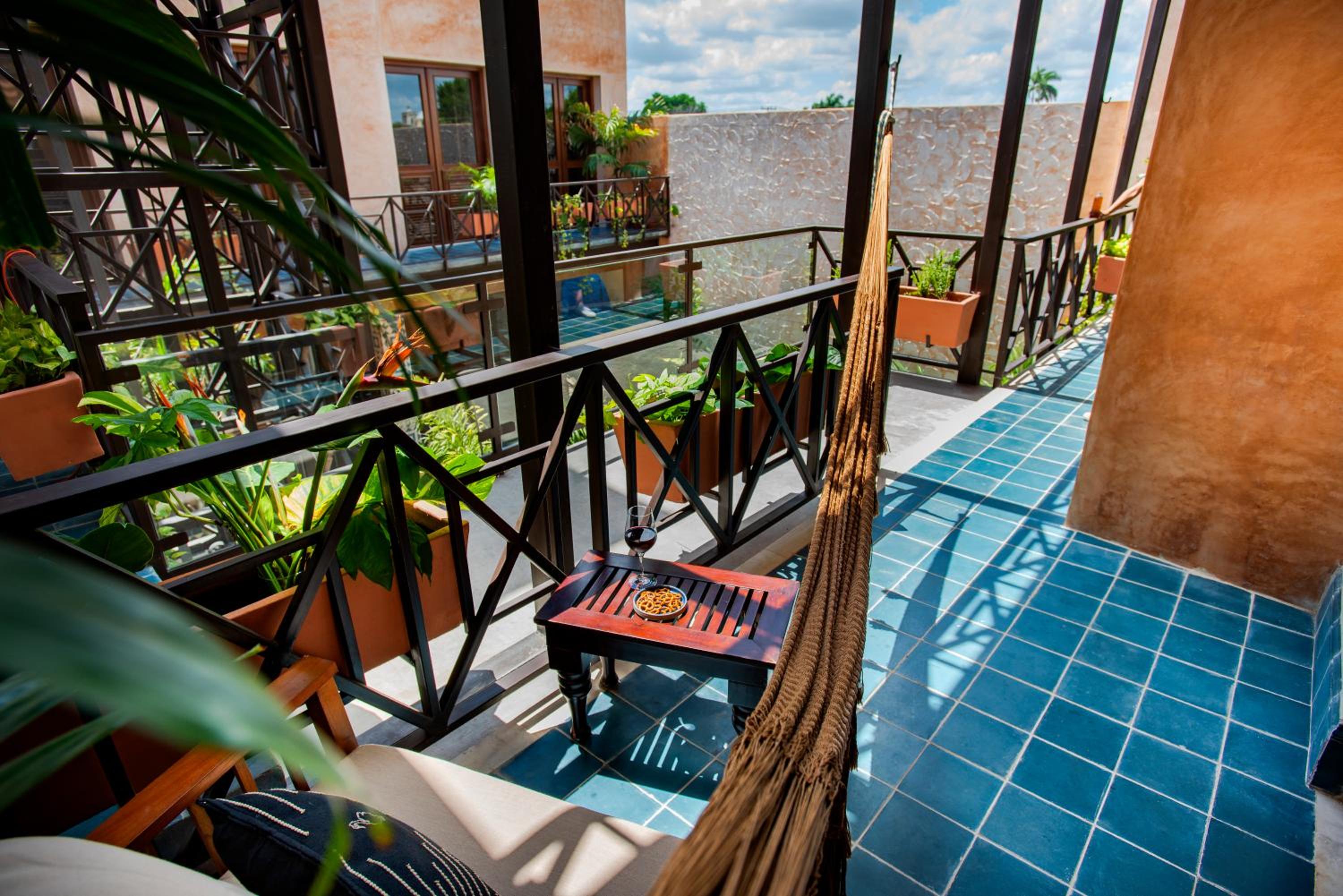 Suite with Balcony -1st Floor King - Photo 4