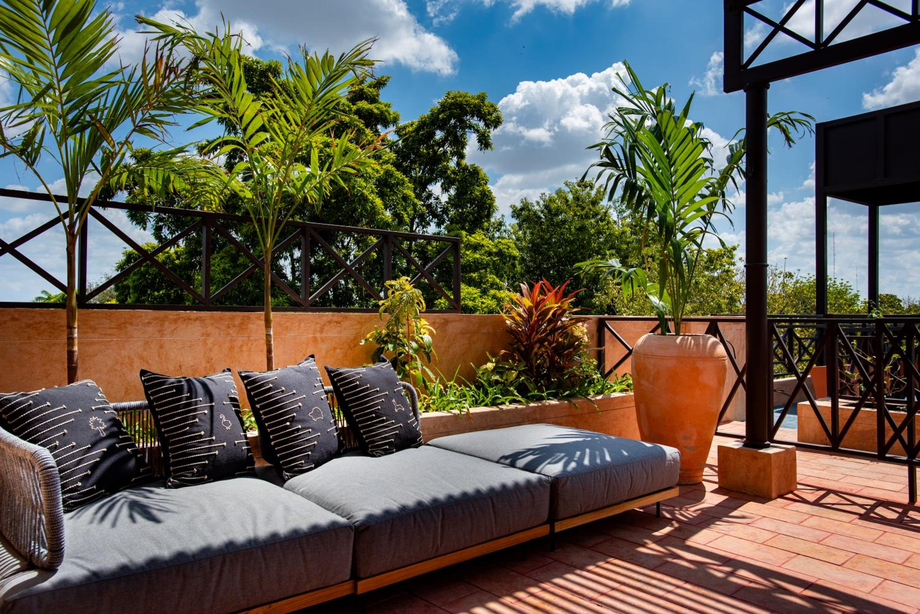 Deluxe Rooftop Suite King - Photo 12