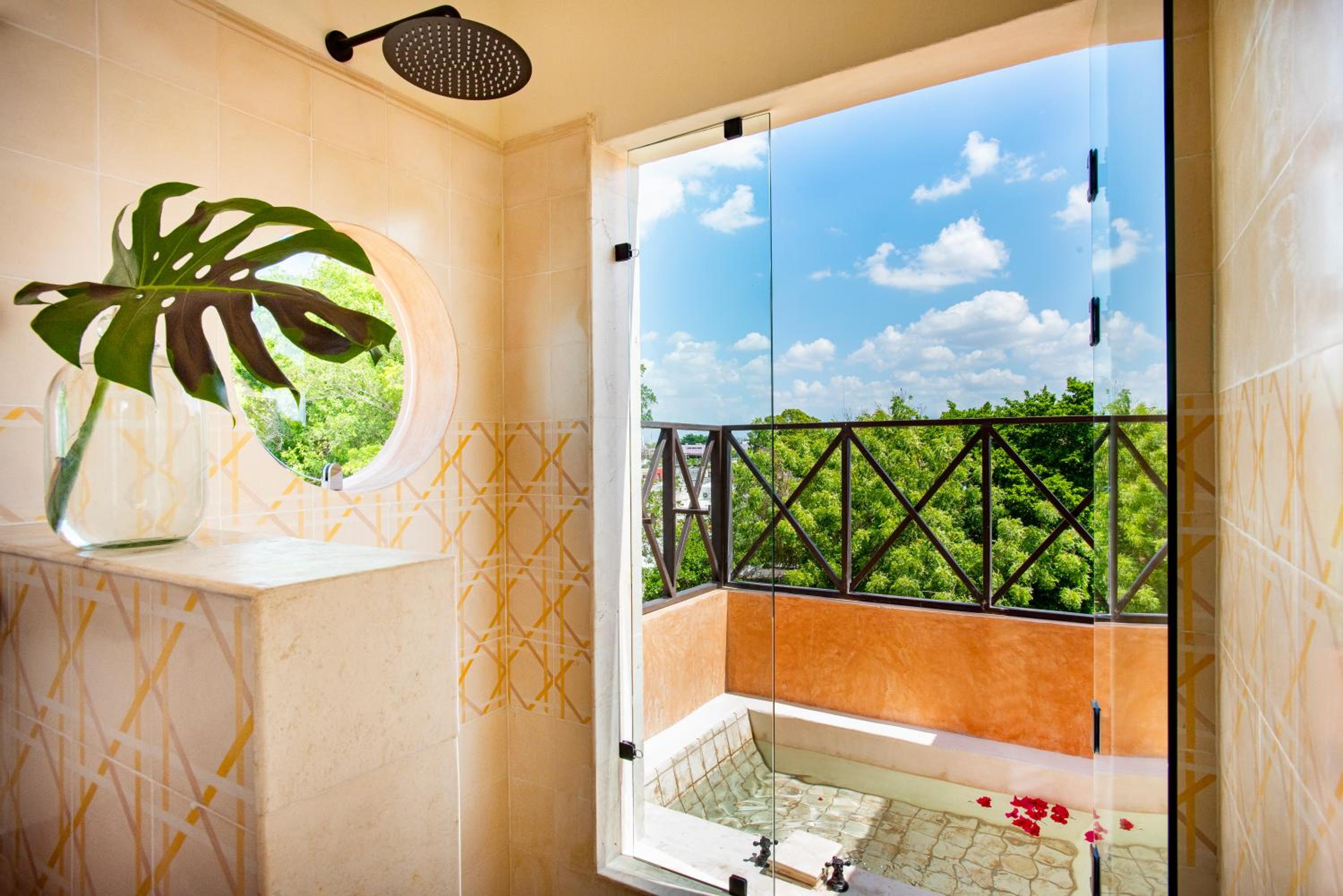 Deluxe Rooftop Suite King - Photo 5