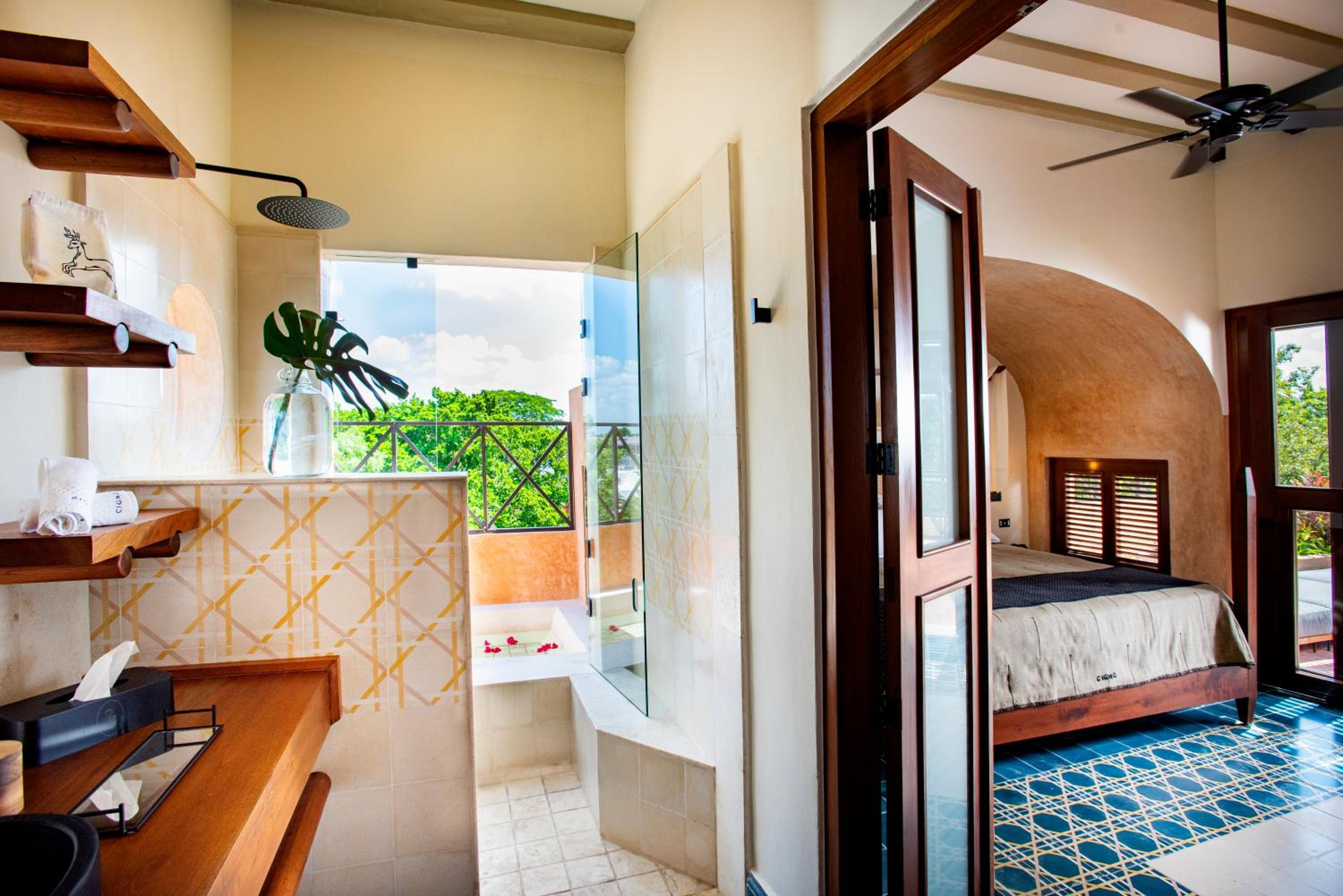 Deluxe Rooftop Suite King - Photo 7