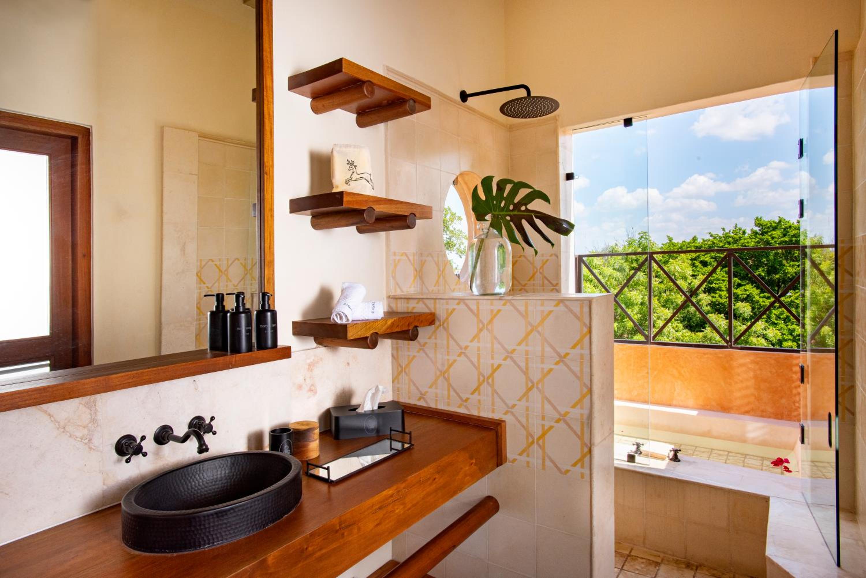 Deluxe Rooftop Suite King - Photo 6