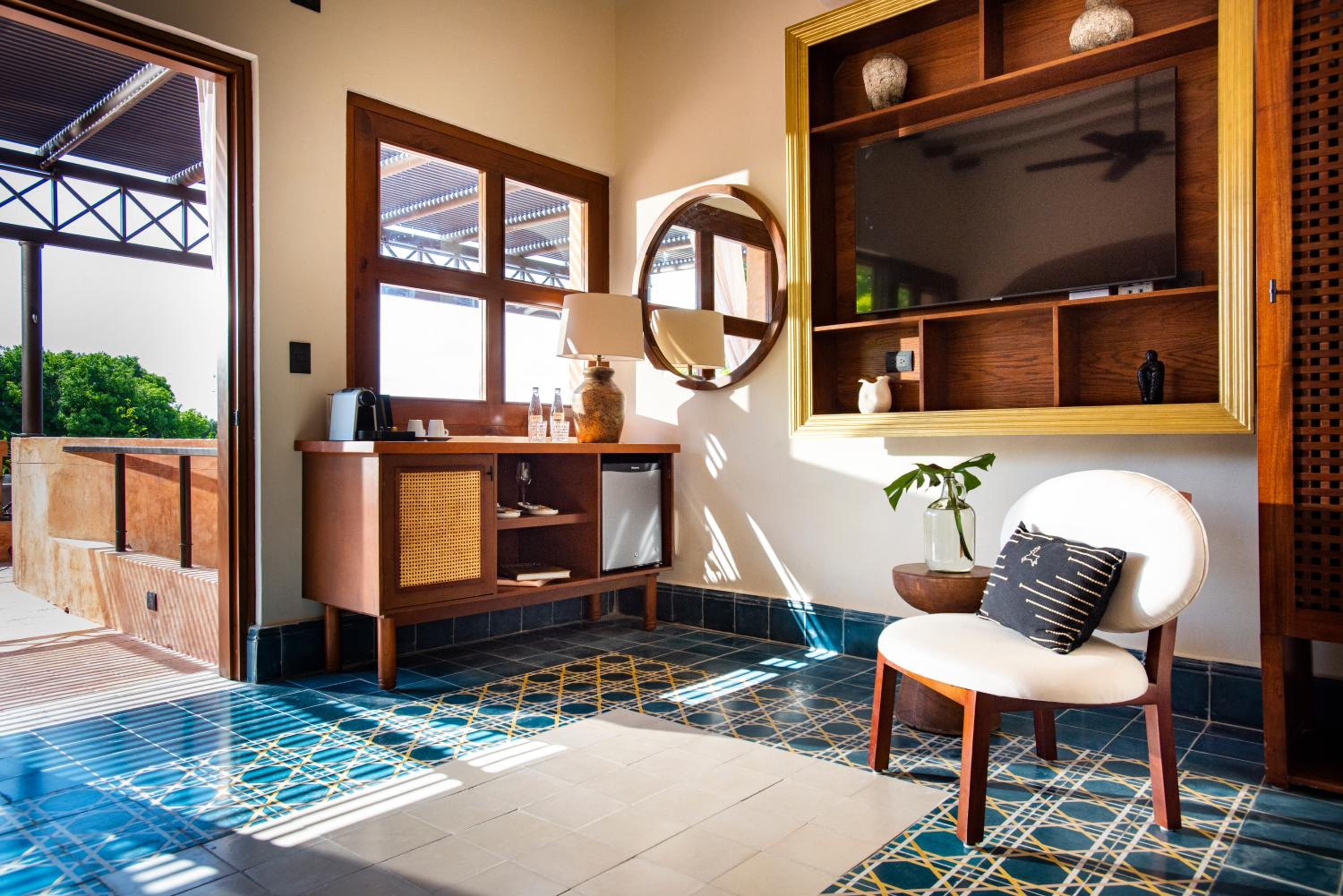 Deluxe Rooftop Suite King - Photo 9