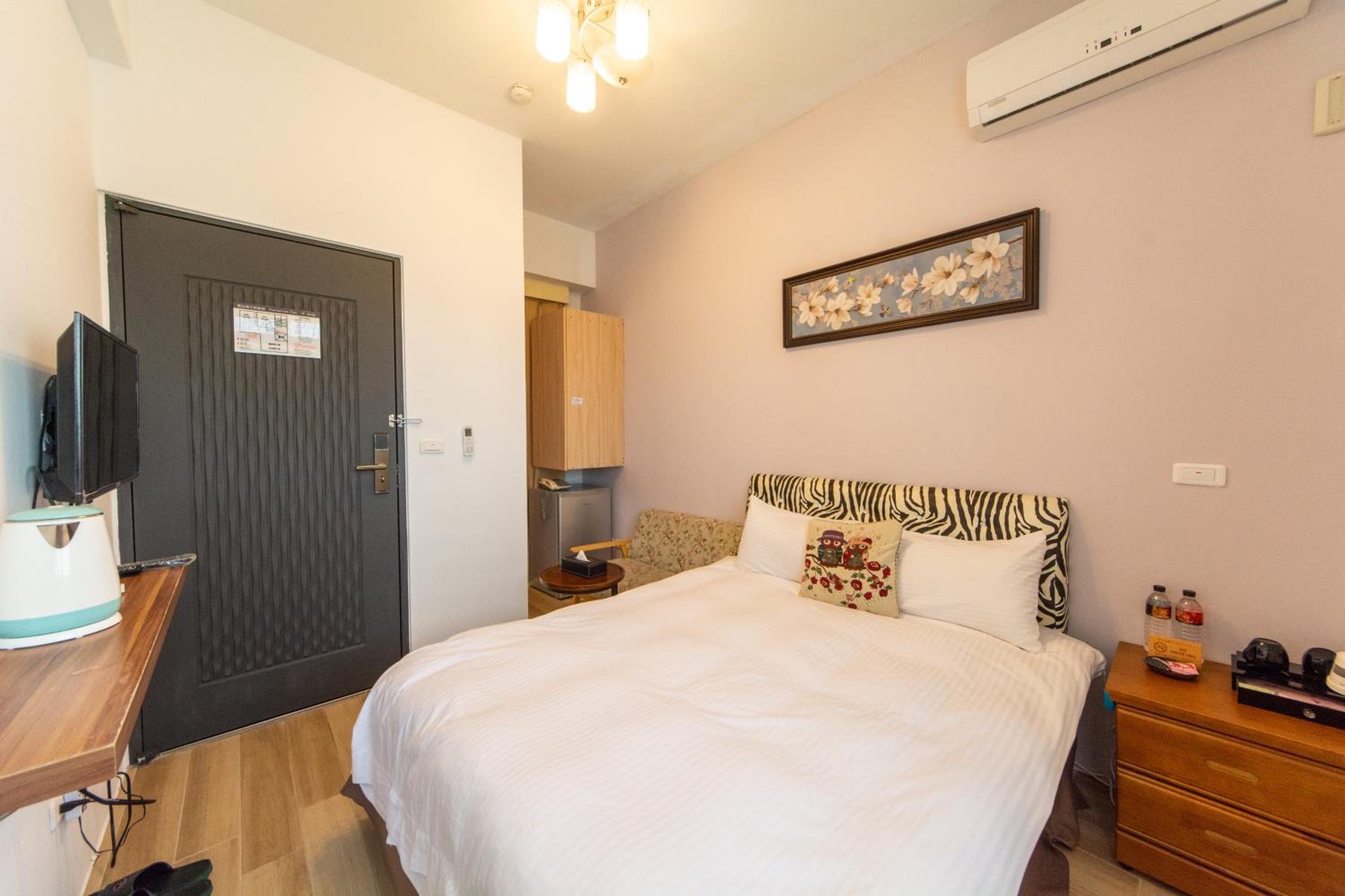 Double Room with Private Bathroom - Assign room upon Check-in photo 2