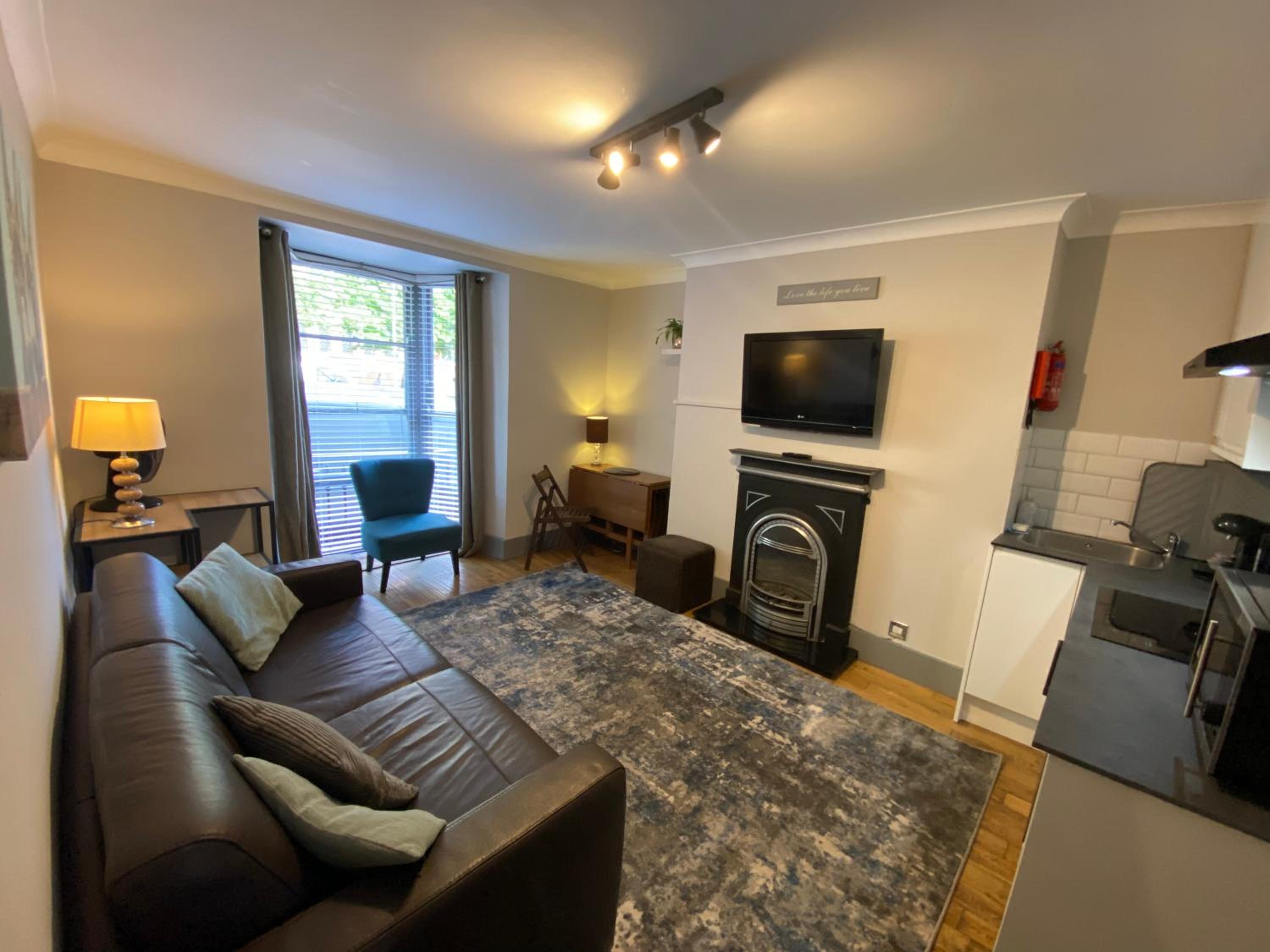 Side Sea View Apartment - Sleeps 4 photo 1