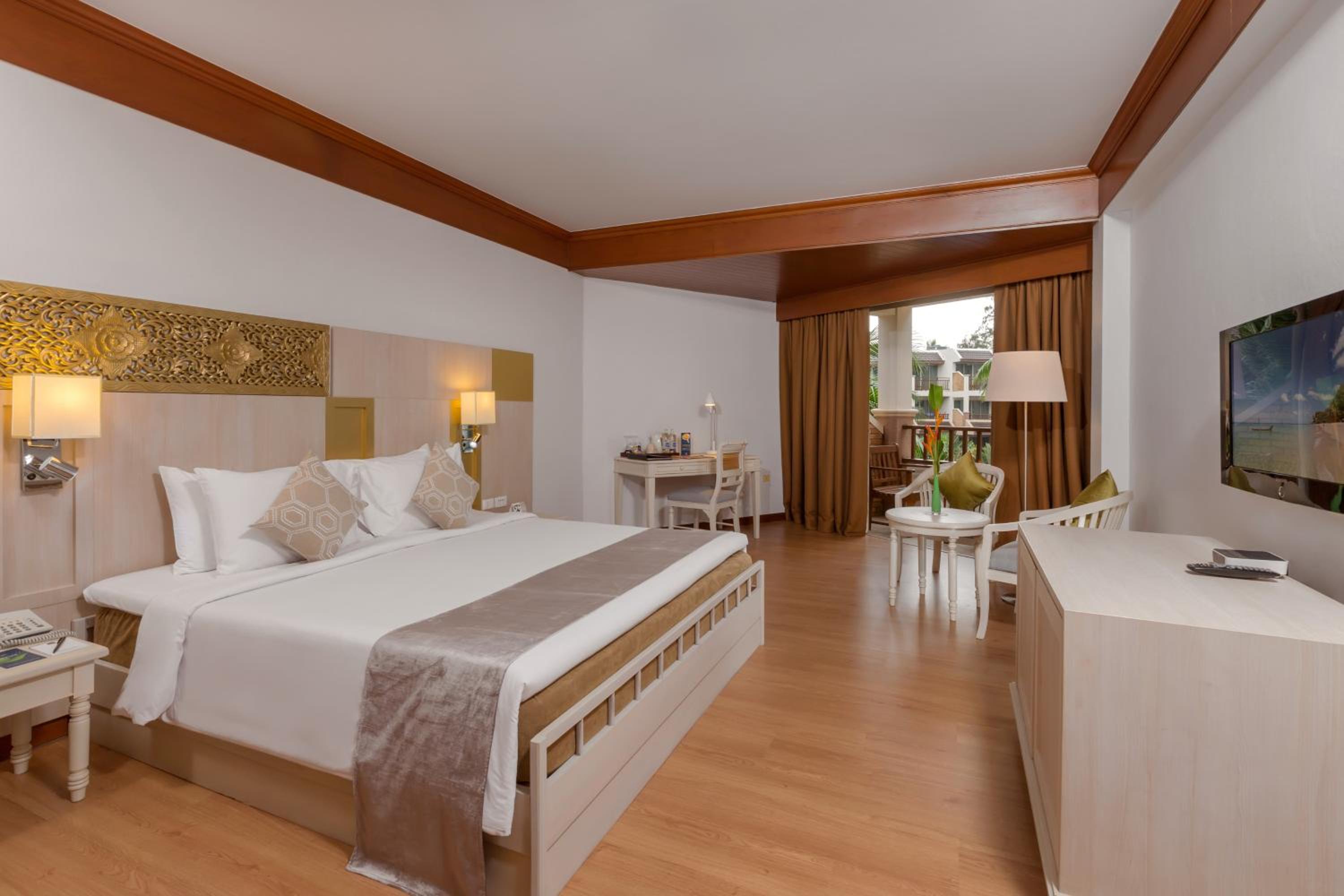 King Room with Pool View