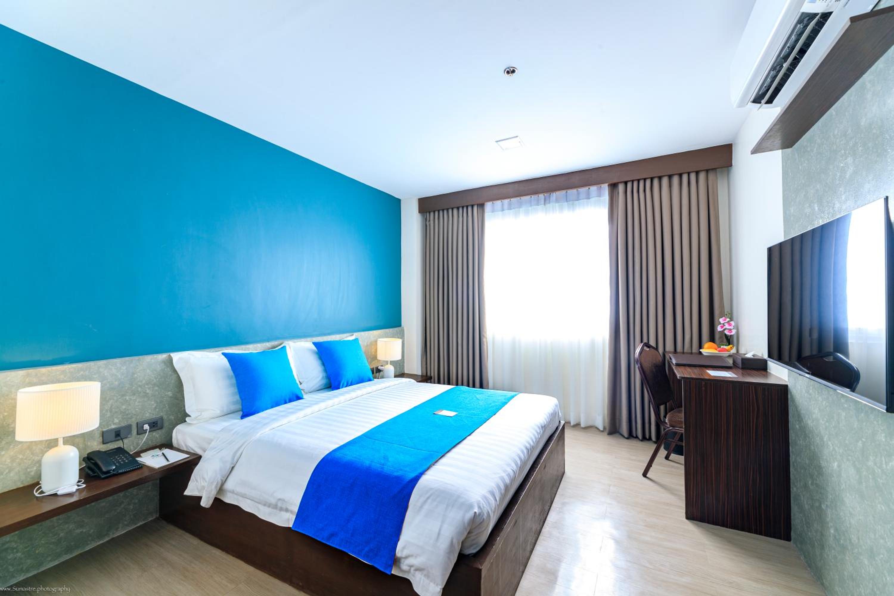 Deluxe Queen Room - Photo 1