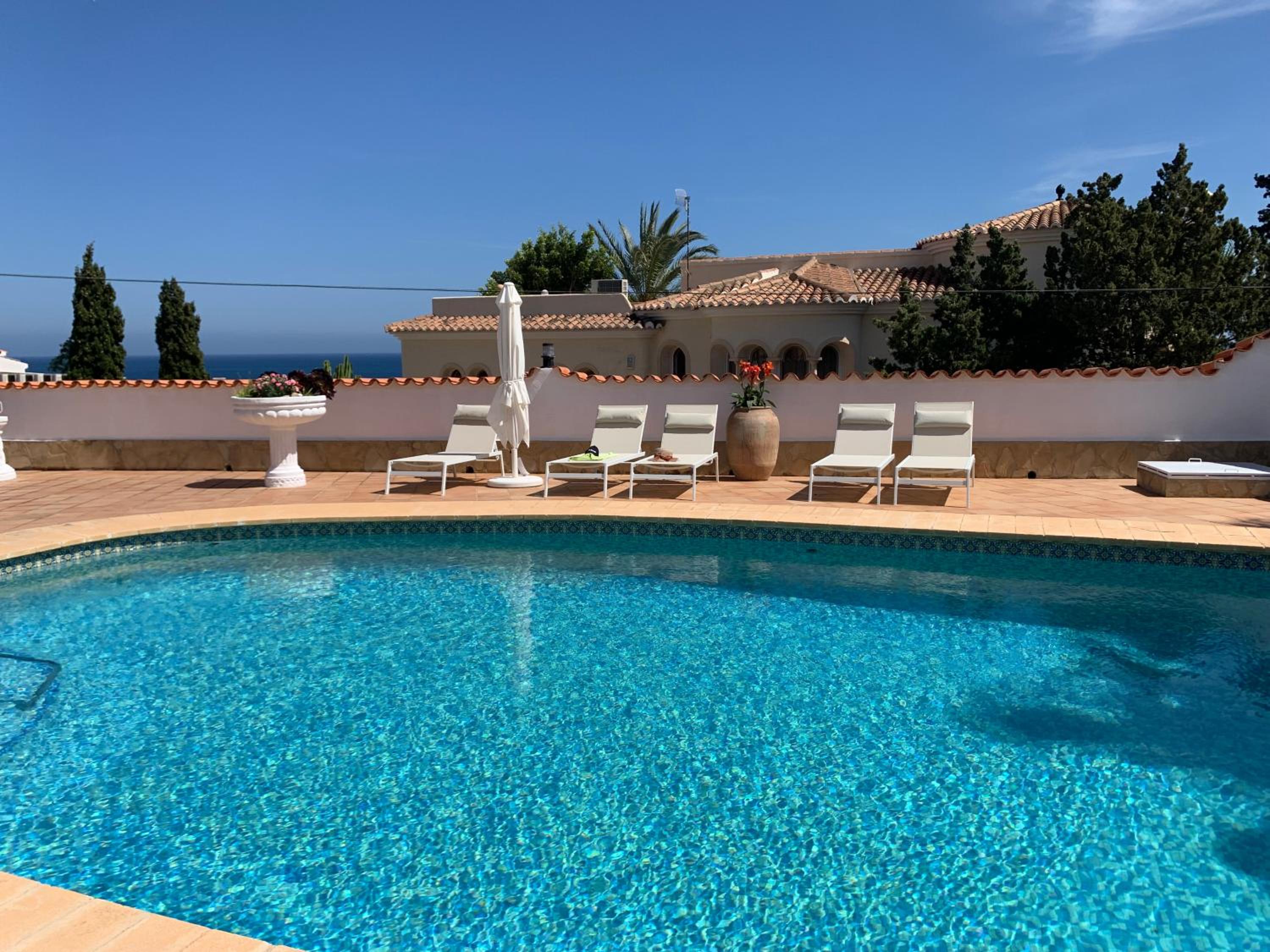 Deluxe Bungalow with Sea View - Photo 17